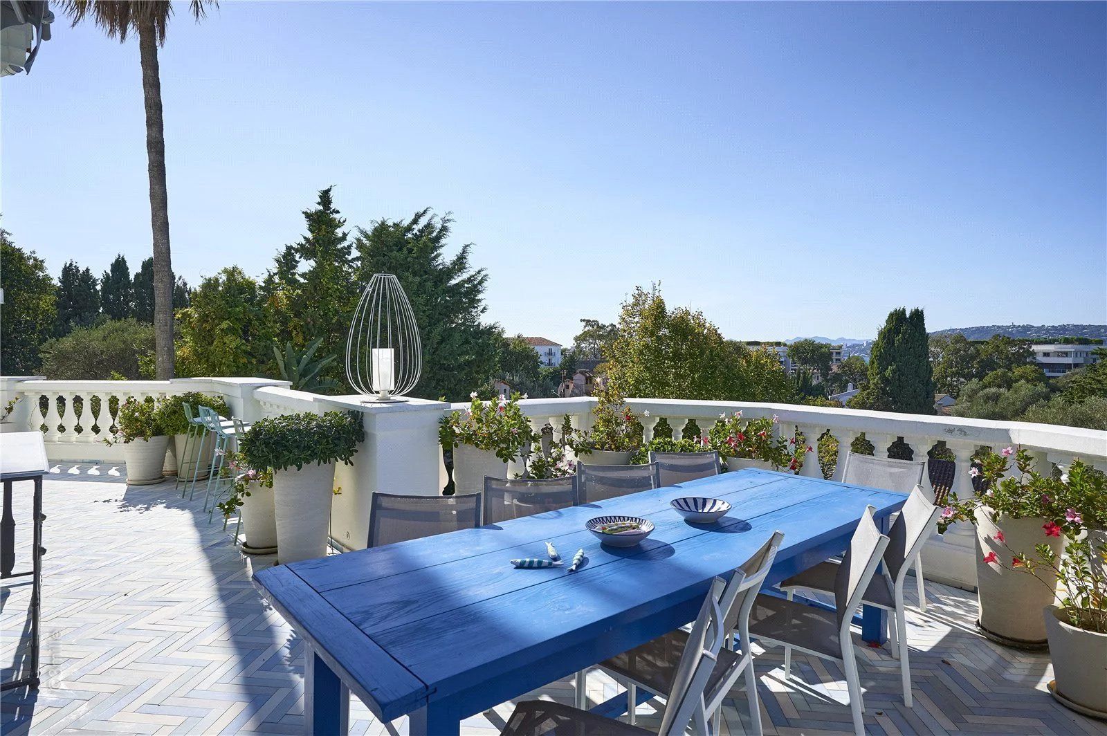 villa 9 Pièces en location saisonnière sur Antibes (06160)