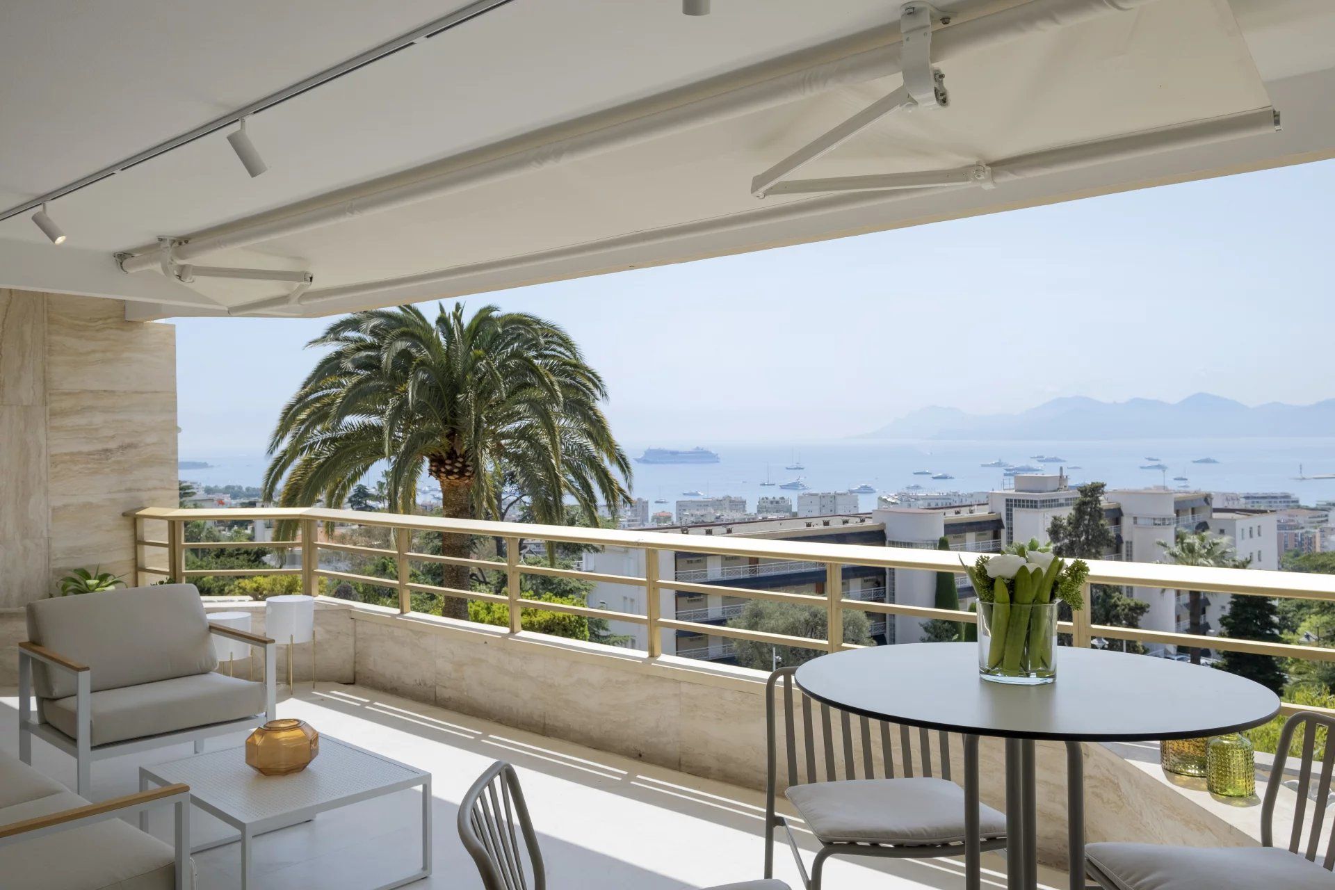 apartment 5 Rooms for sale on Cannes (06400)