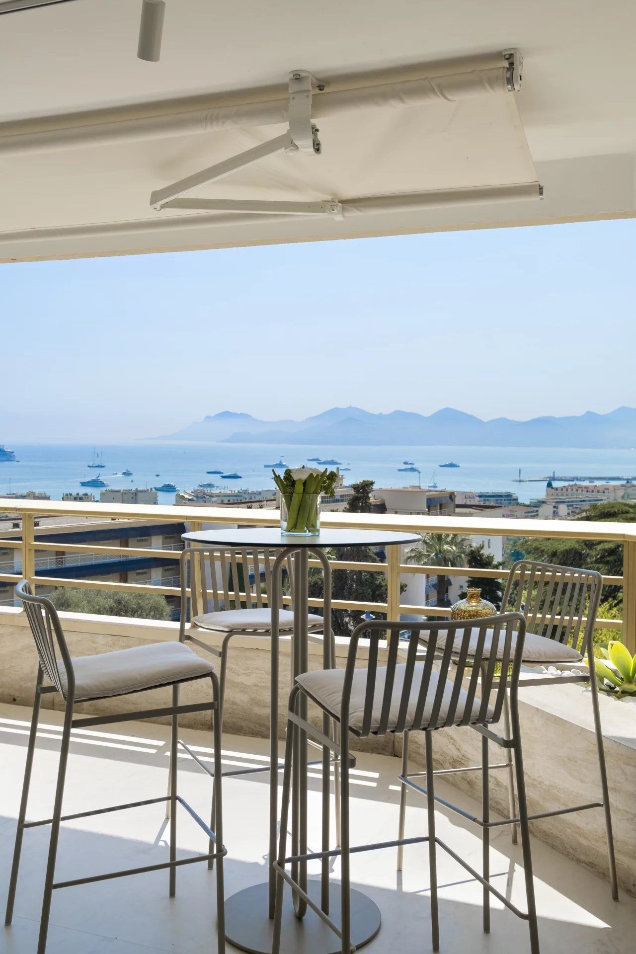 apartment 5 Rooms for sale on Cannes (06400)