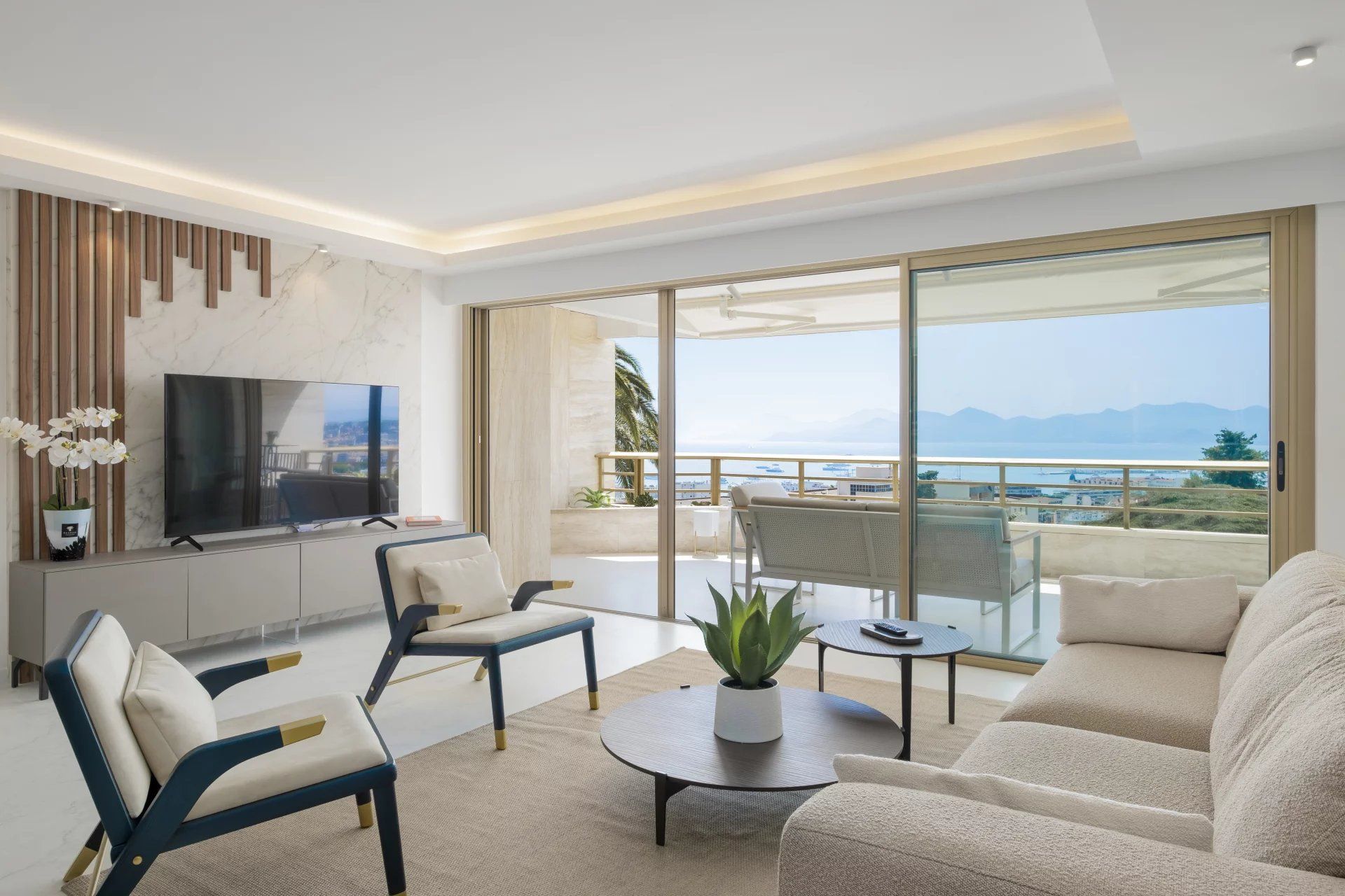 apartment 5 Rooms for sale on Cannes (06400)