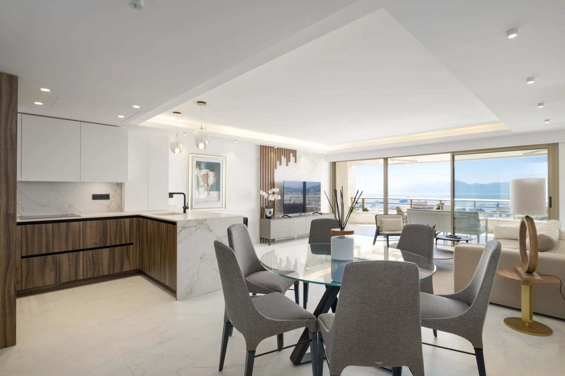 apartment 5 Rooms for sale on Cannes (06400)