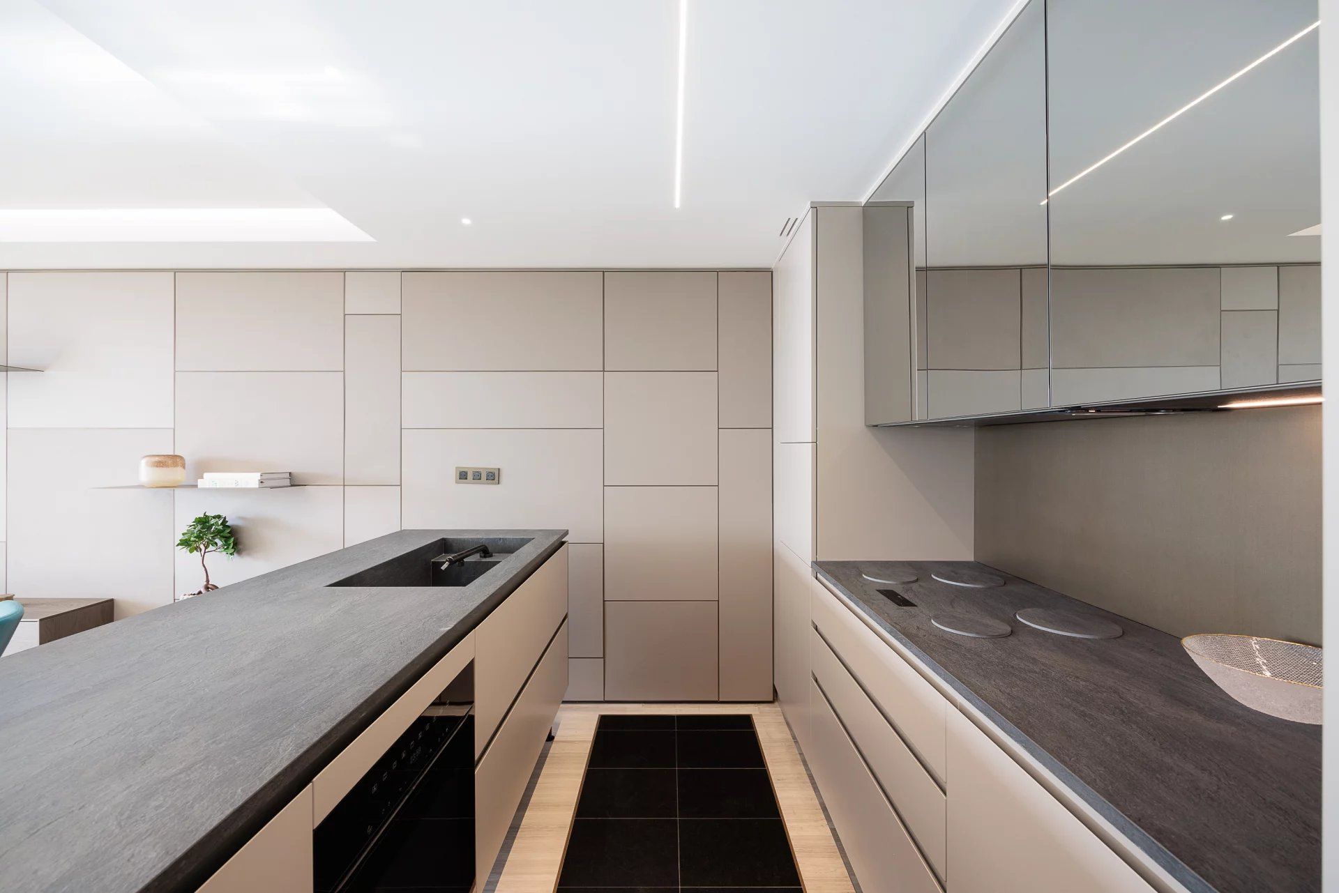 apartment 3 Rooms for sale on Cannes (06400)