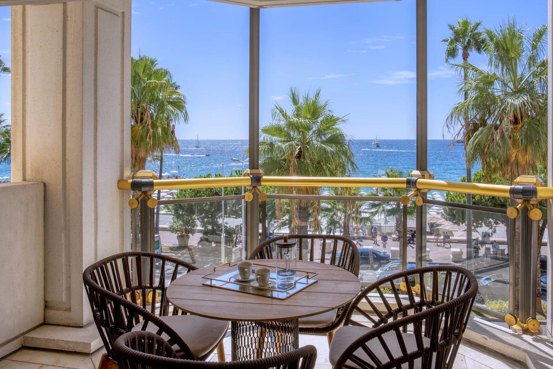 apartment 4 Rooms for sale on Cannes (06400)