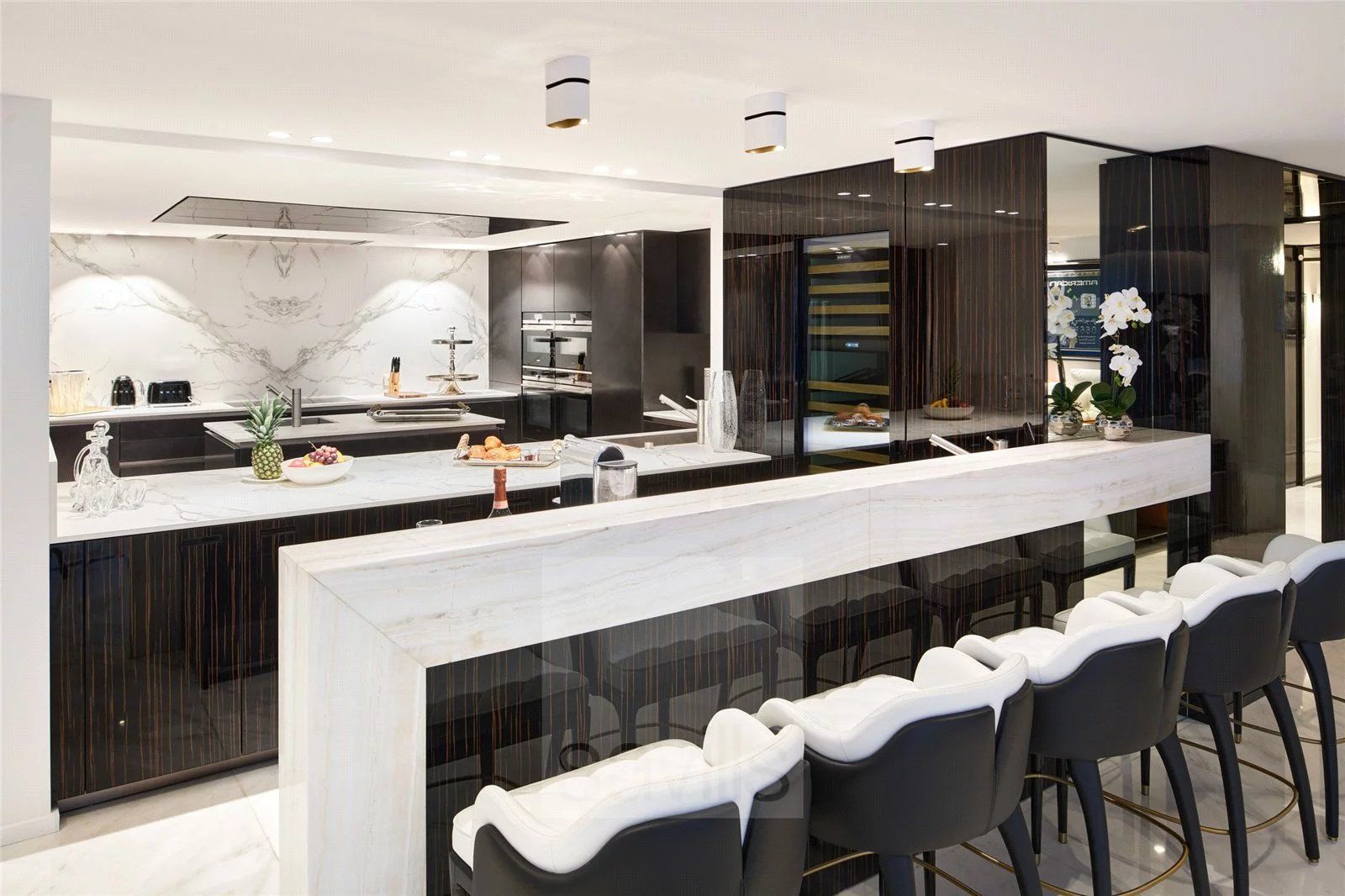 apartment 7 Rooms for seasonal rent on Cannes (06400)