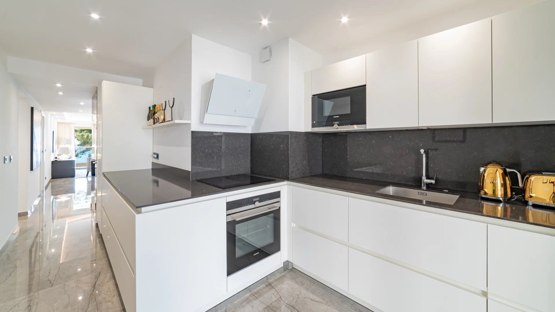 apartment 3 Rooms for sale on Cannes (06400)