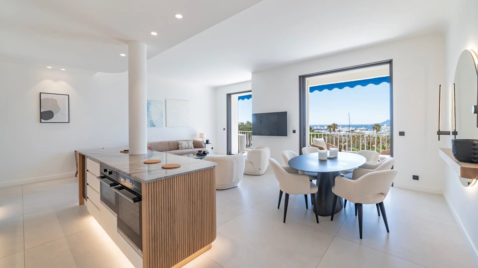 apartment 4 Rooms for sale on Cannes (06400)