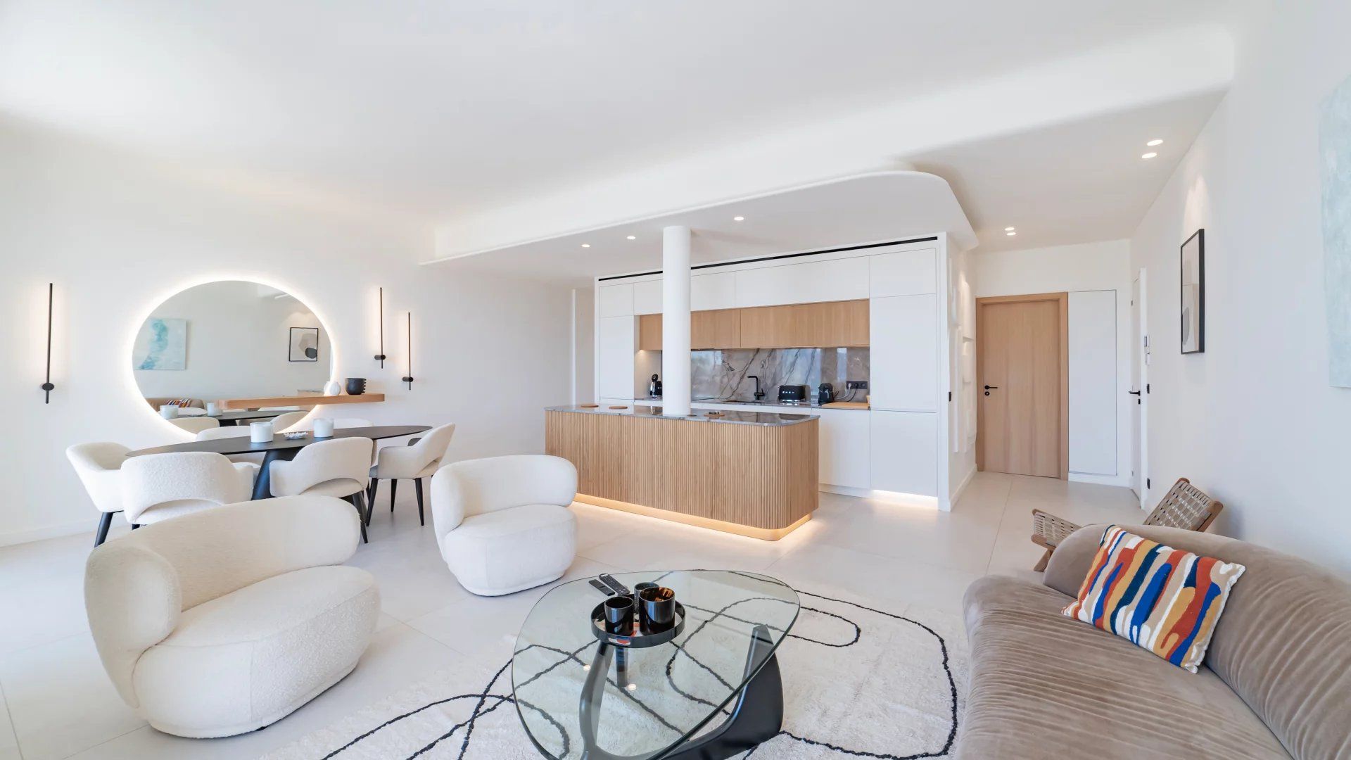 apartment 4 Rooms for sale on Cannes (06400)