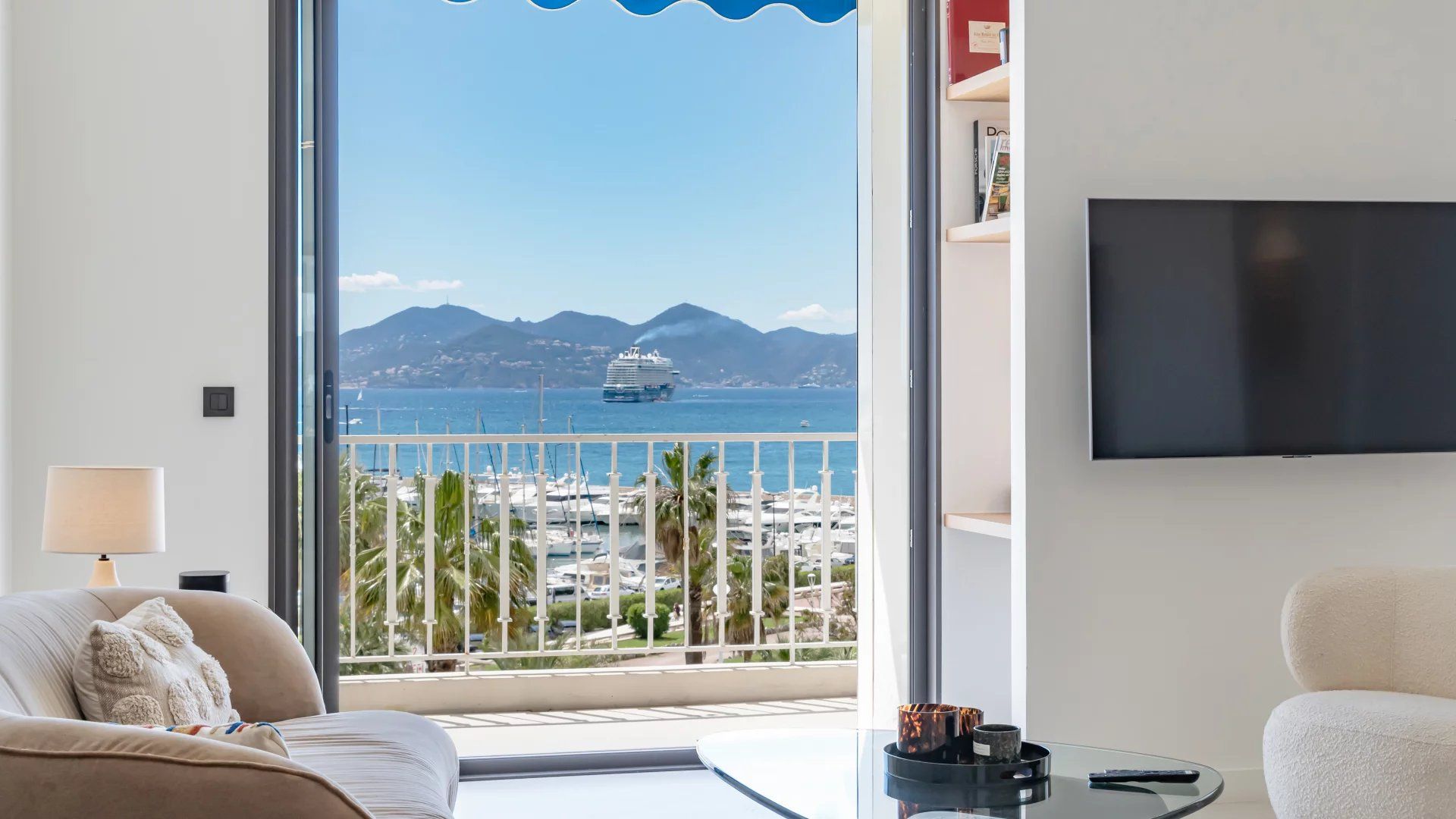 apartment 4 Rooms for sale on Cannes (06400)