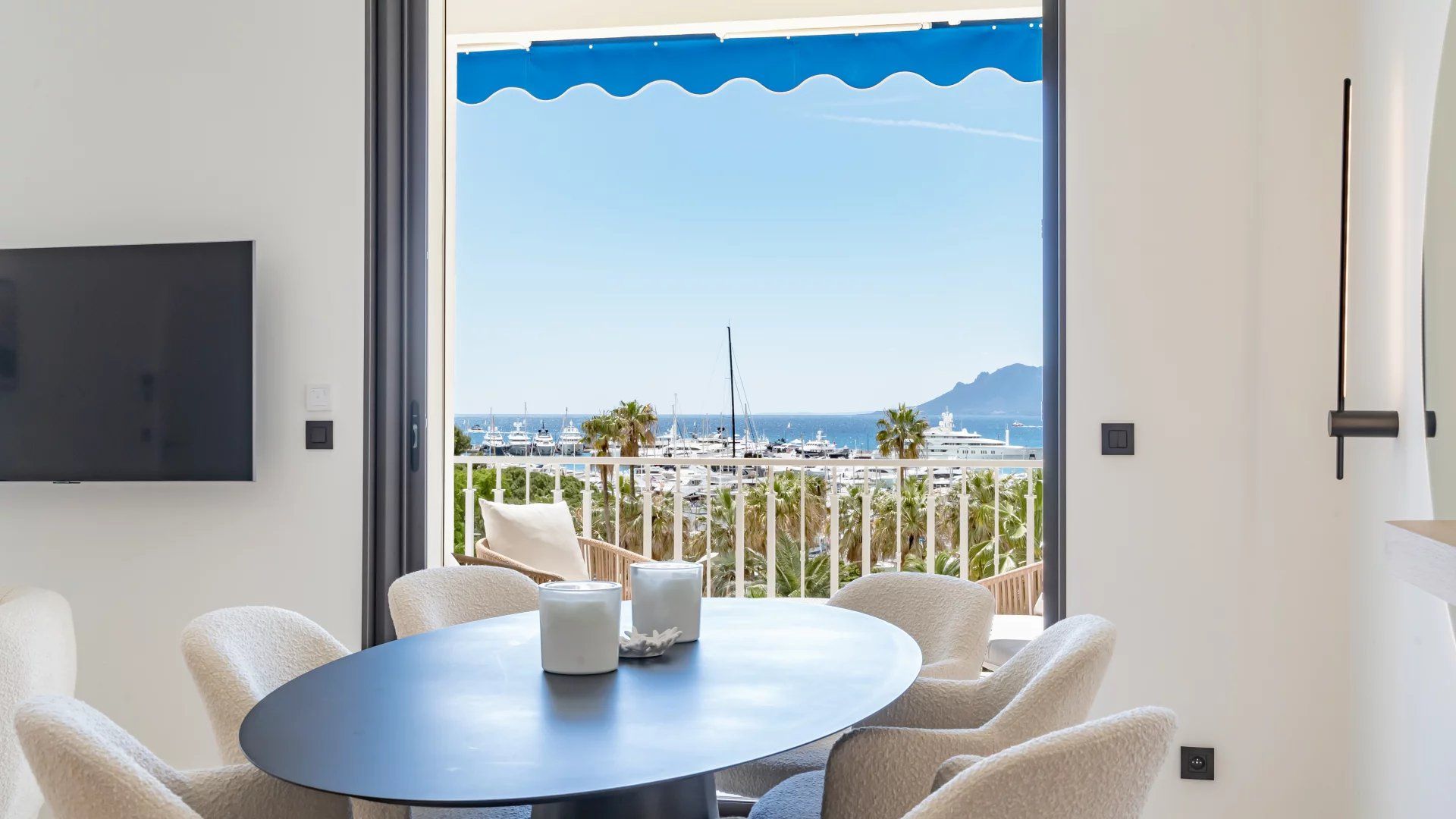 apartment 4 Rooms for sale on Cannes (06400)