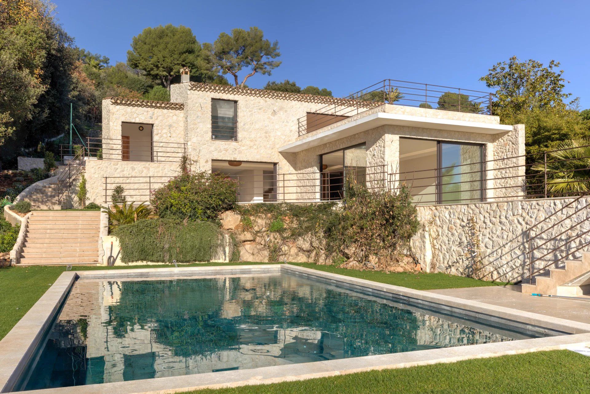 villa 6 Rooms for sale on Saint-Paul-de-Vence (06570) Sale Villa Saint-Paul-de-Vence 6 Rooms 300 m²