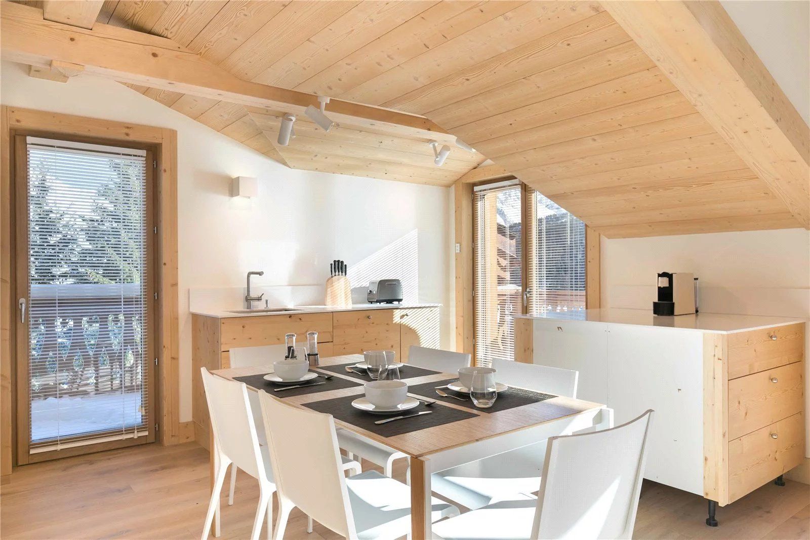 apartment 4 Rooms for seasonal rent on Courchevel (73120)