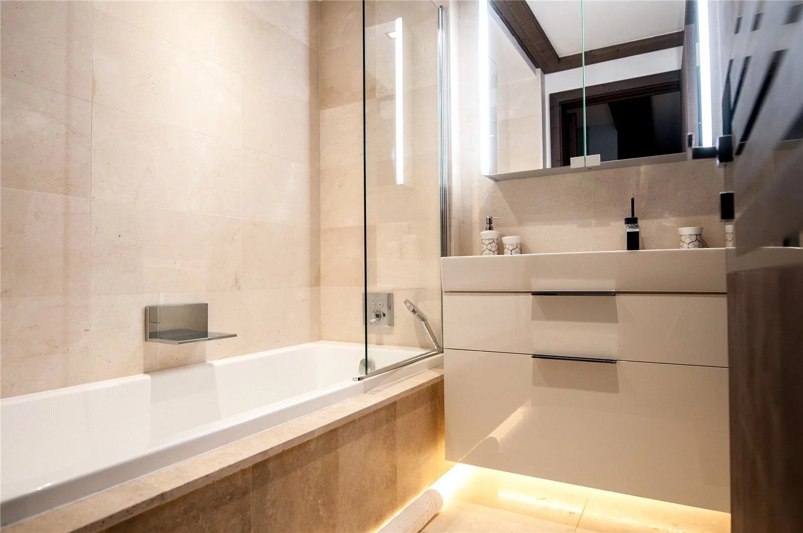 apartment 4 Rooms for seasonal rent on Courchevel (73120)