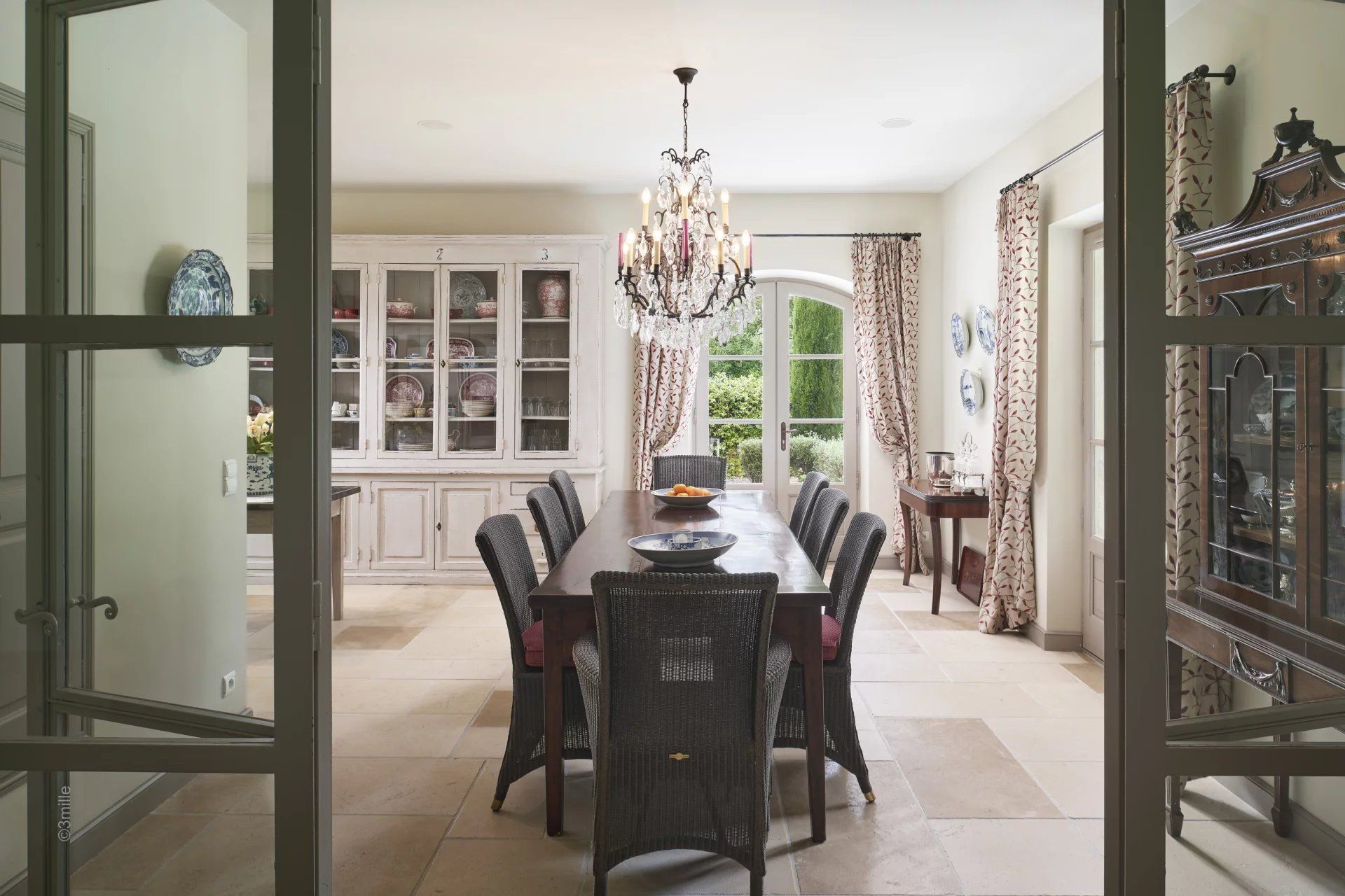 villa 6 Rooms for sale on Tourrettes (83440)