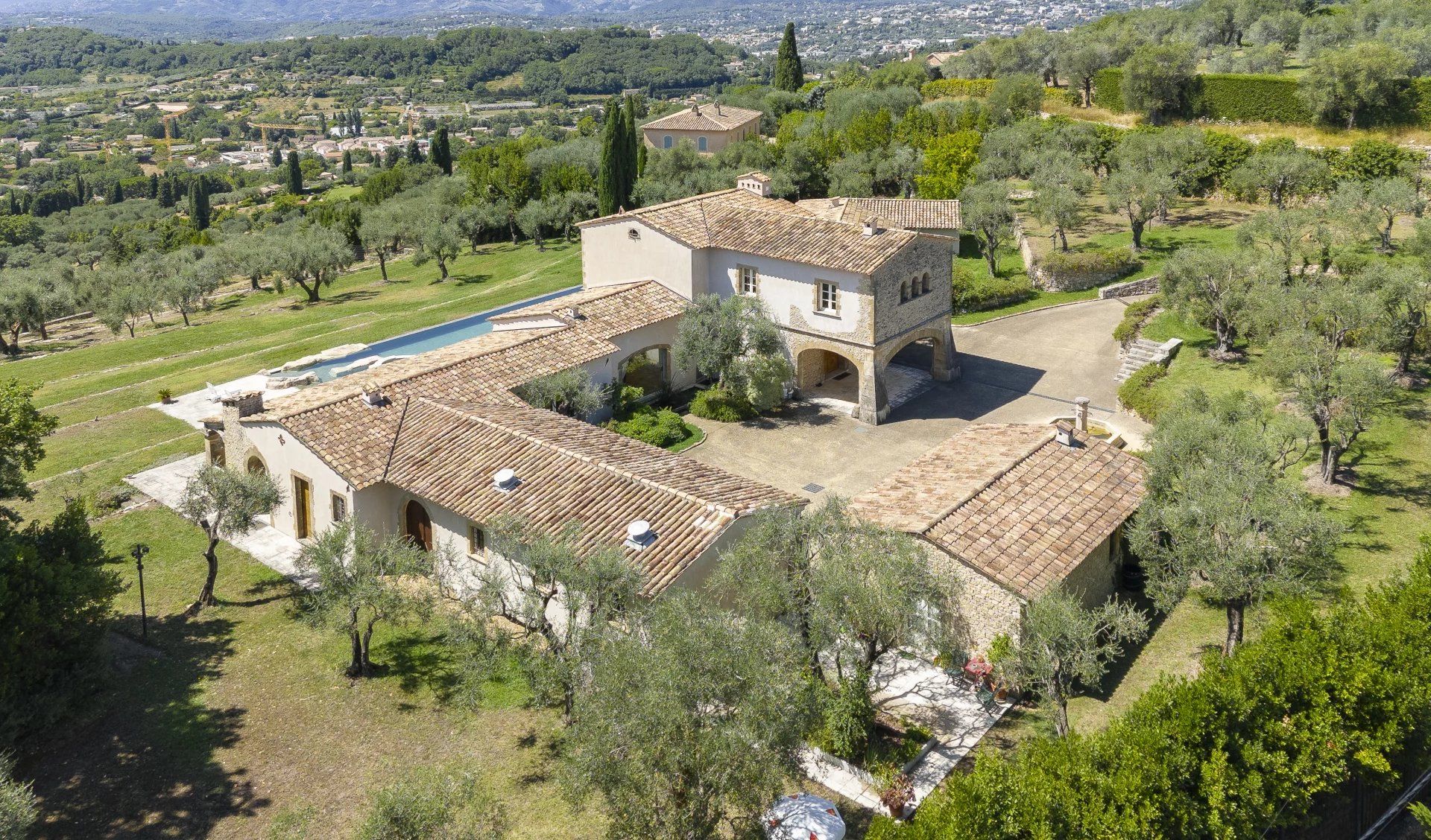 Vente Villa Châteauneuf-Grasse 8&nbsp;Pièces 550&nbsp;m²