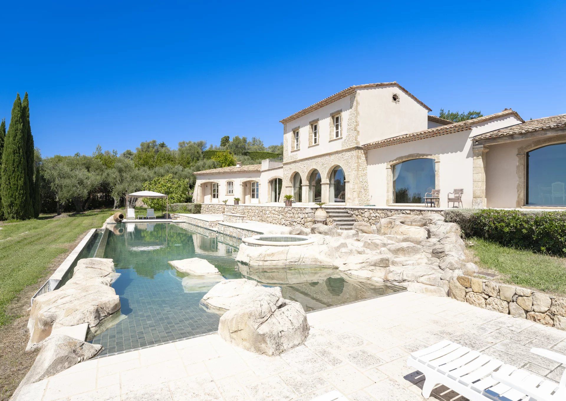 Vente Villa Châteauneuf-Grasse 8&nbsp;Pièces 550&nbsp;m²