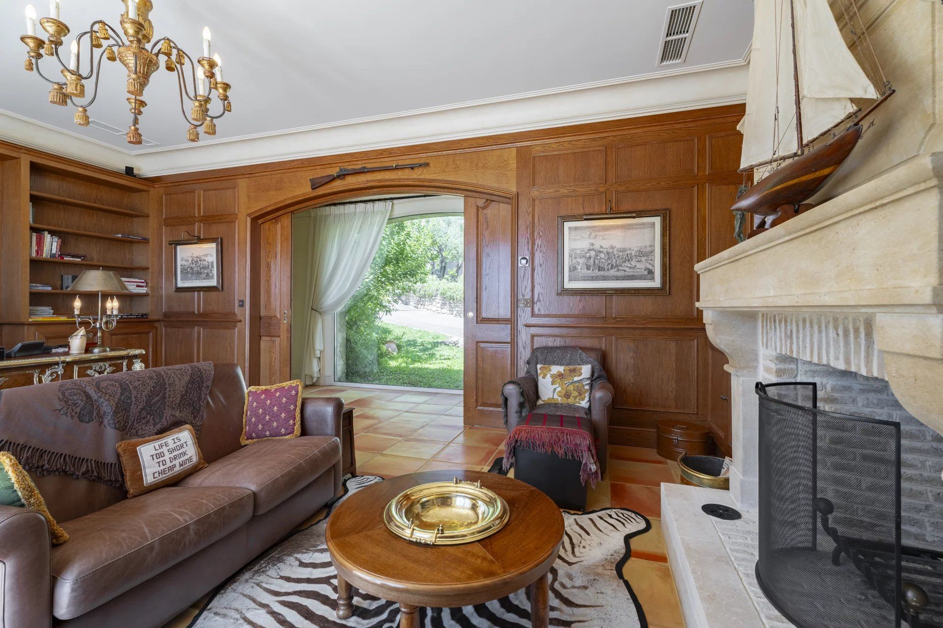 villa 8 Rooms for sale on Châteauneuf-Grasse (06740)