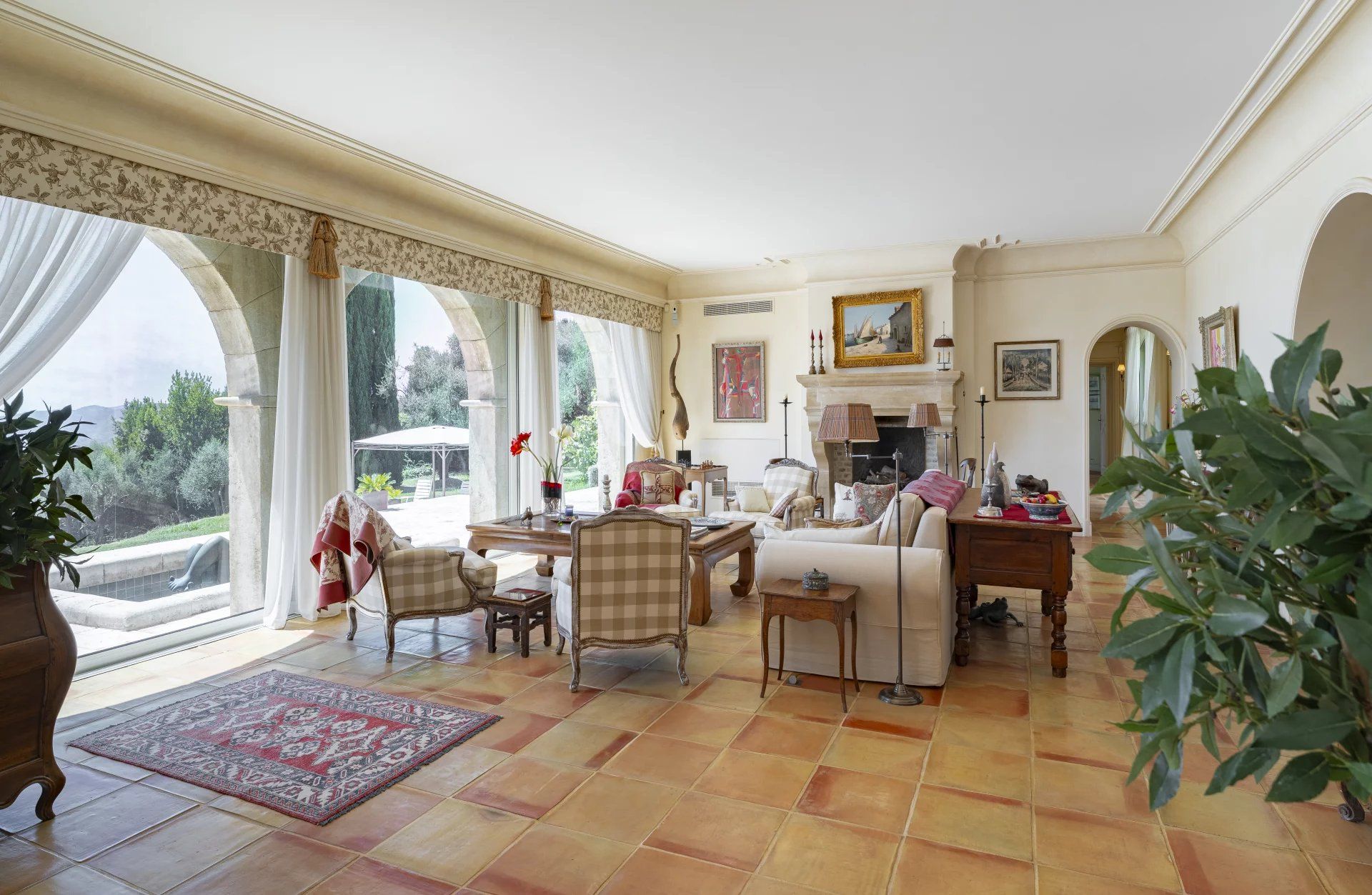 villa 8 Rooms for sale on Châteauneuf-Grasse (06740)