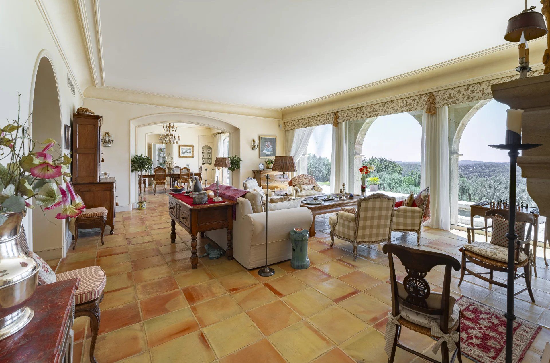 villa 8 Rooms for sale on Châteauneuf-Grasse (06740)