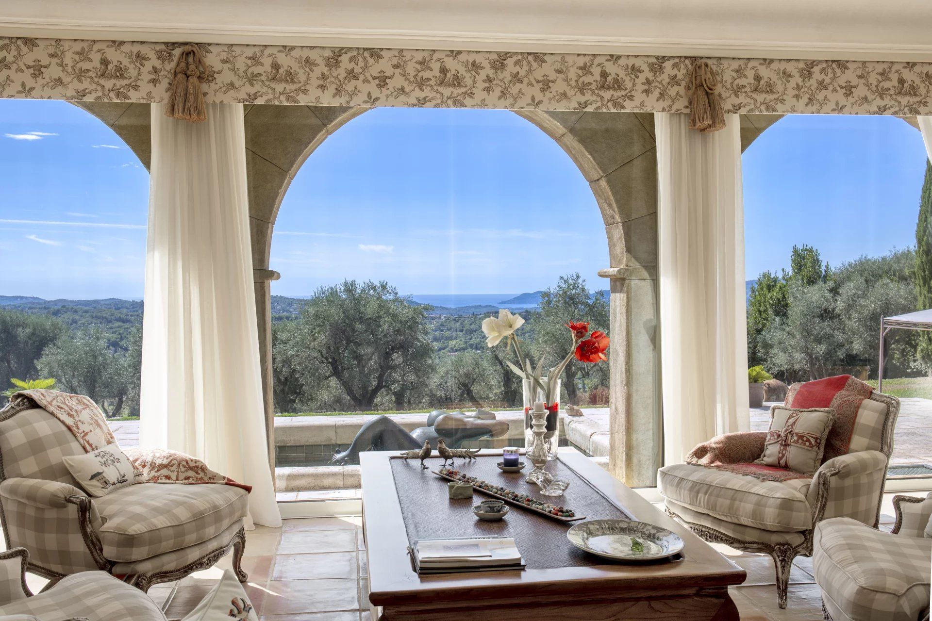 villa 8 Pièces en vente sur Châteauneuf-Grasse (06740)