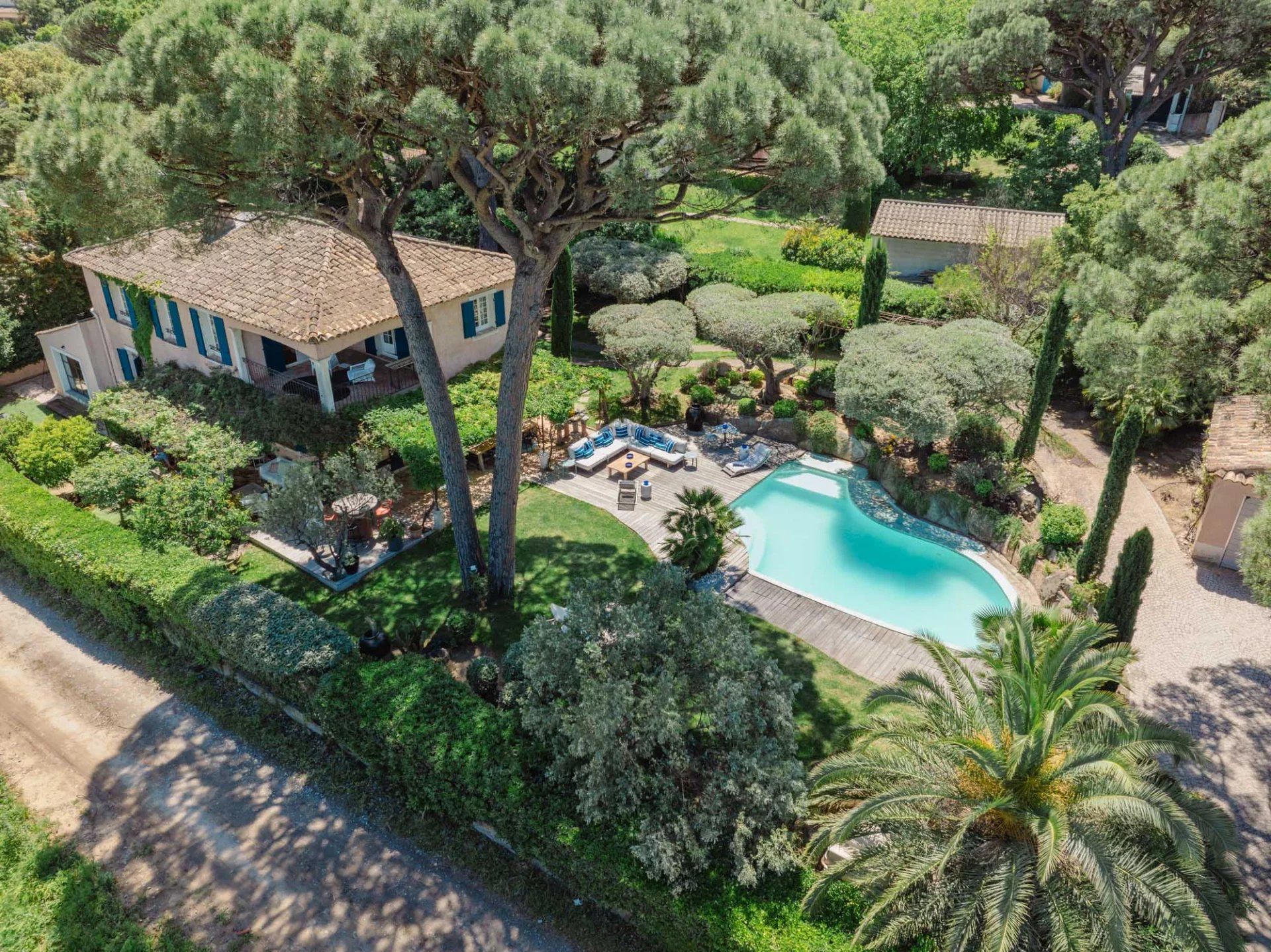 villa 6 Rooms for seasonal rent on Saint-Tropez (83990)