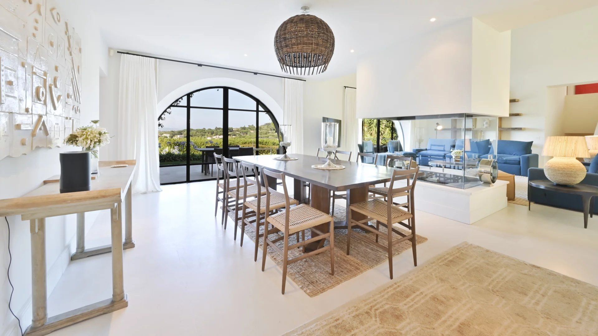 villa 9 Rooms for seasonal rent on Saint-Tropez (83990)