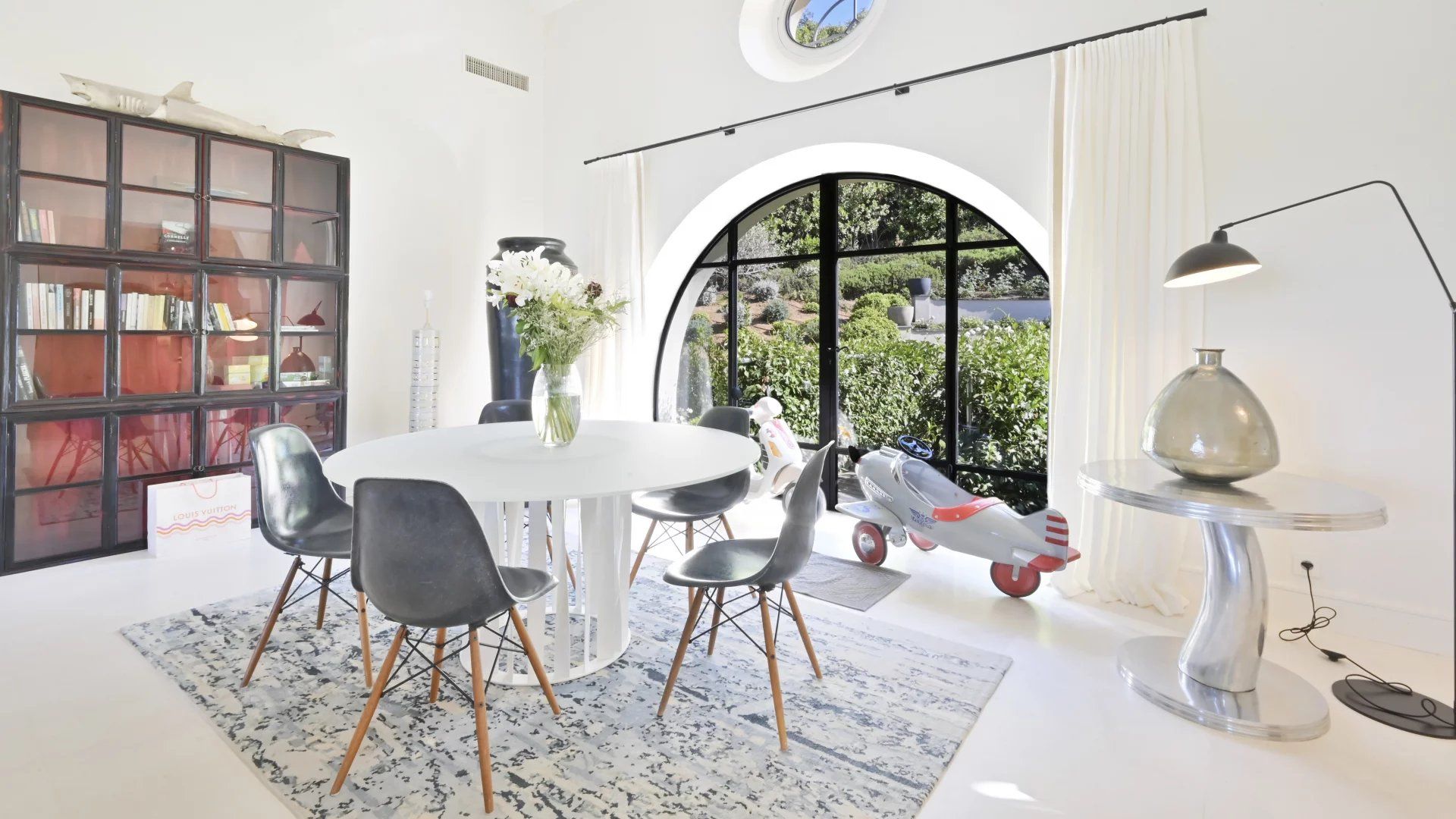 villa 9 Rooms for seasonal rent on Saint-Tropez (83990)