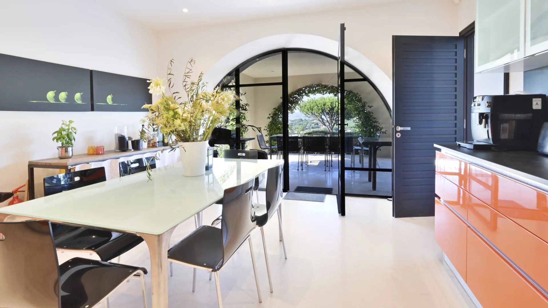 villa 9 Rooms for seasonal rent on Saint-Tropez (83990)