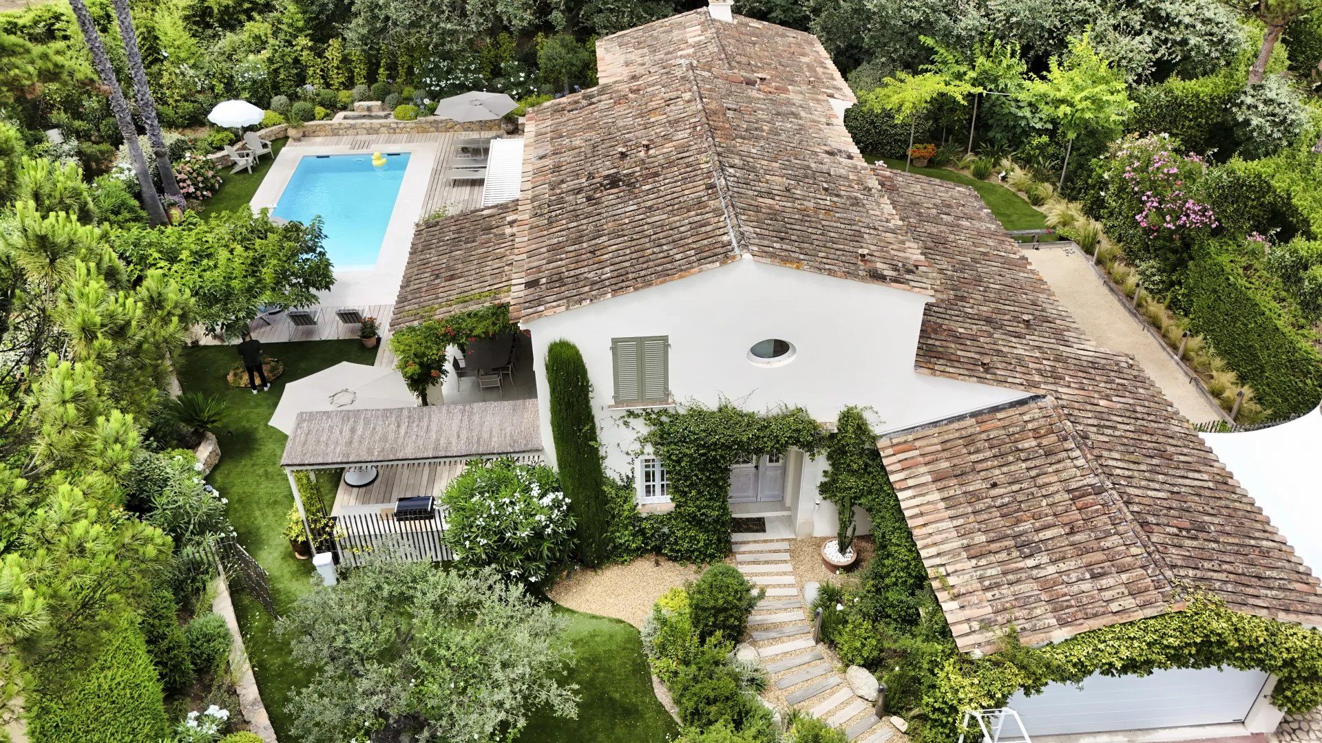 villa 5 Rooms for seasonal rent on Gassin (83580)