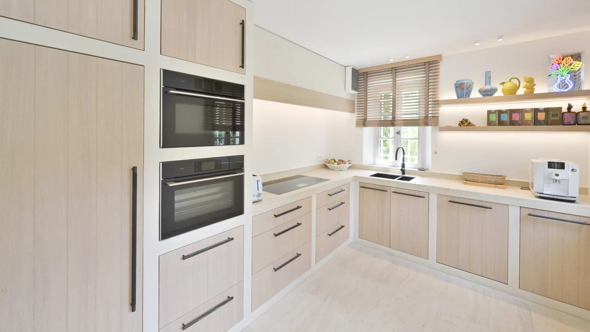 villa 5 Rooms for seasonal rent on Gassin (83580)