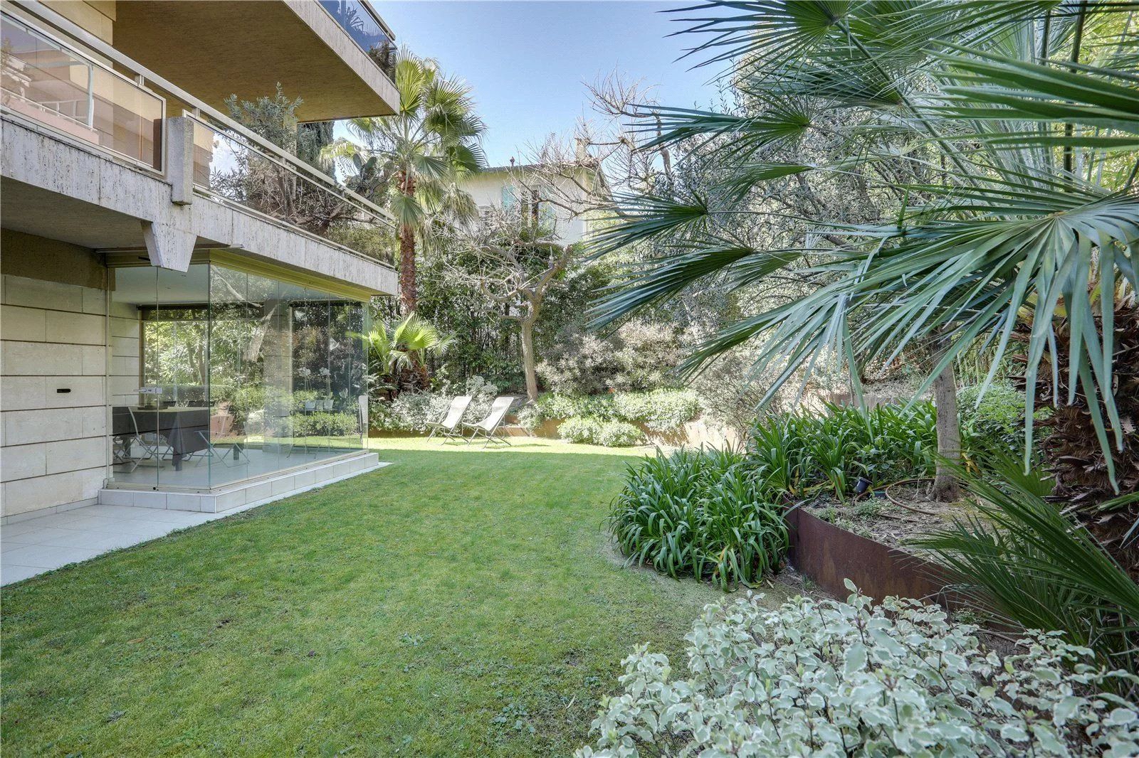 apartment 5 Rooms for seasonal rent on Antibes (06160)