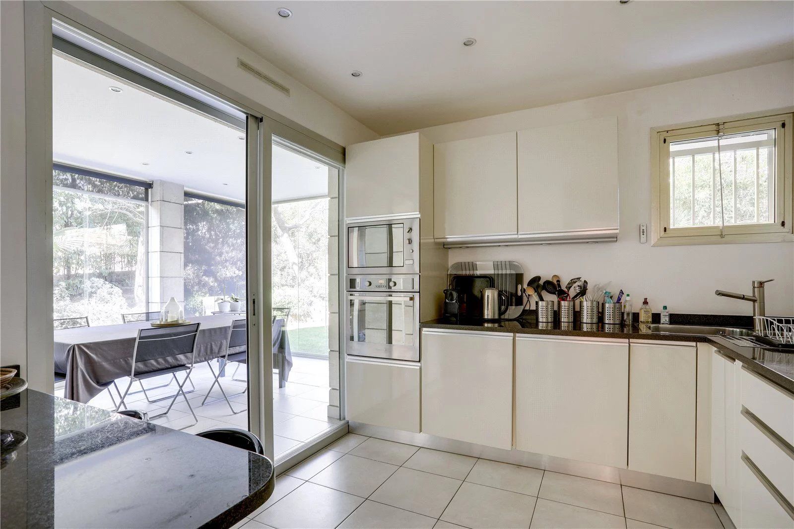 apartment 5 Rooms for seasonal rent on Antibes (06160)