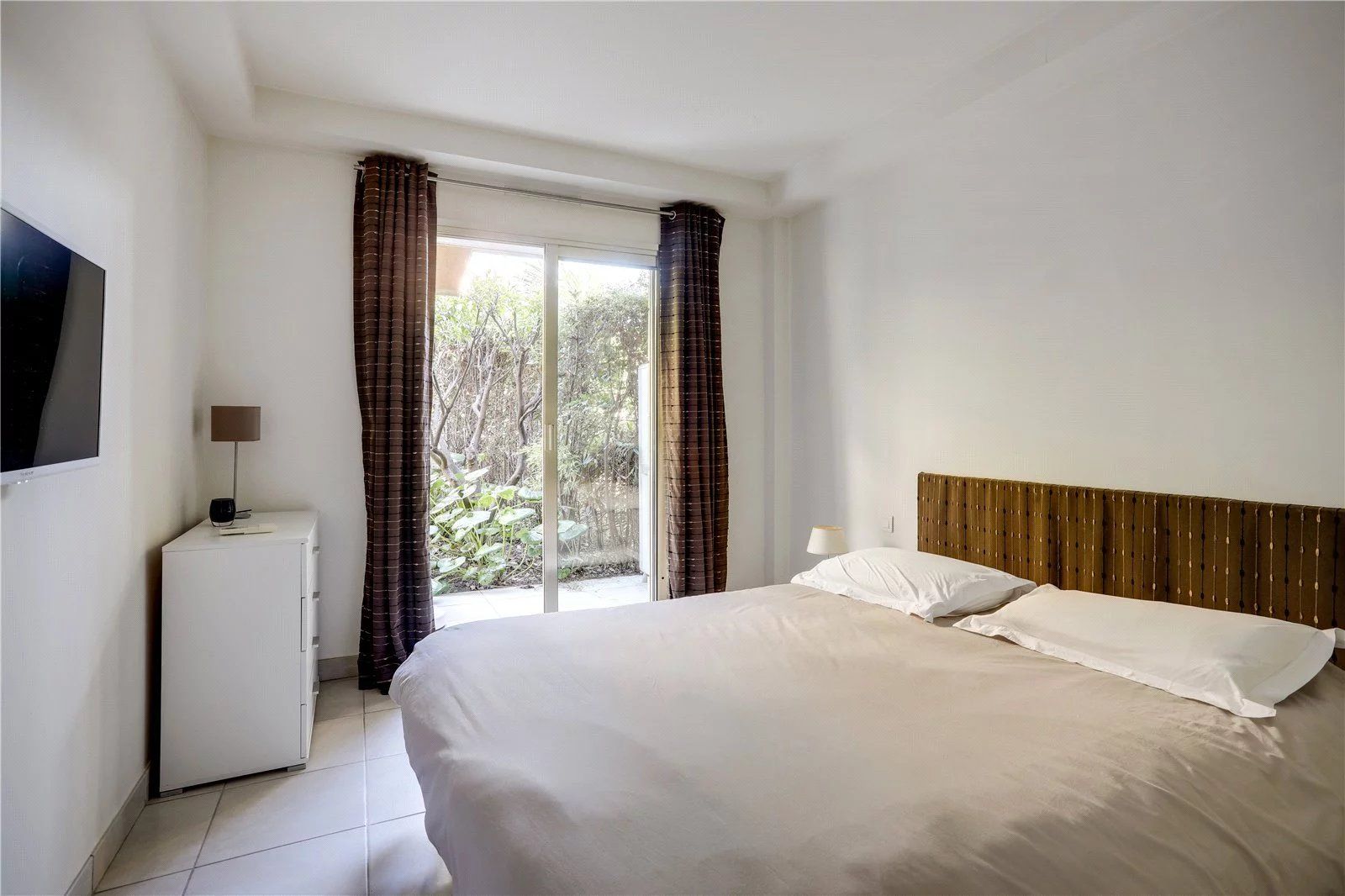 apartment 5 Rooms for seasonal rent on Antibes (06160)