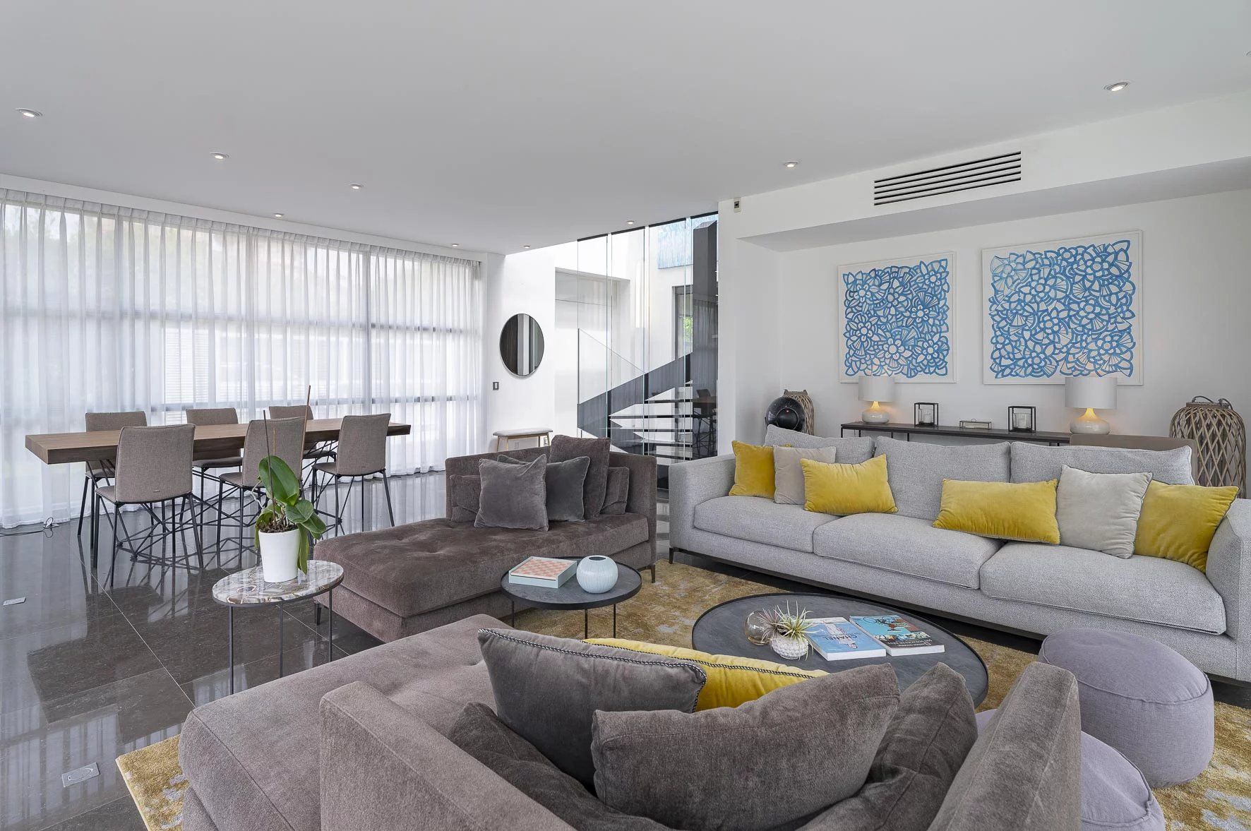 villa 7 Rooms for seasonal rent on Antibes (06160)