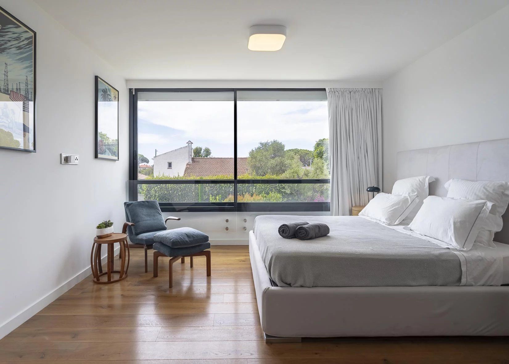 villa 7 Rooms for seasonal rent on Antibes (06160)