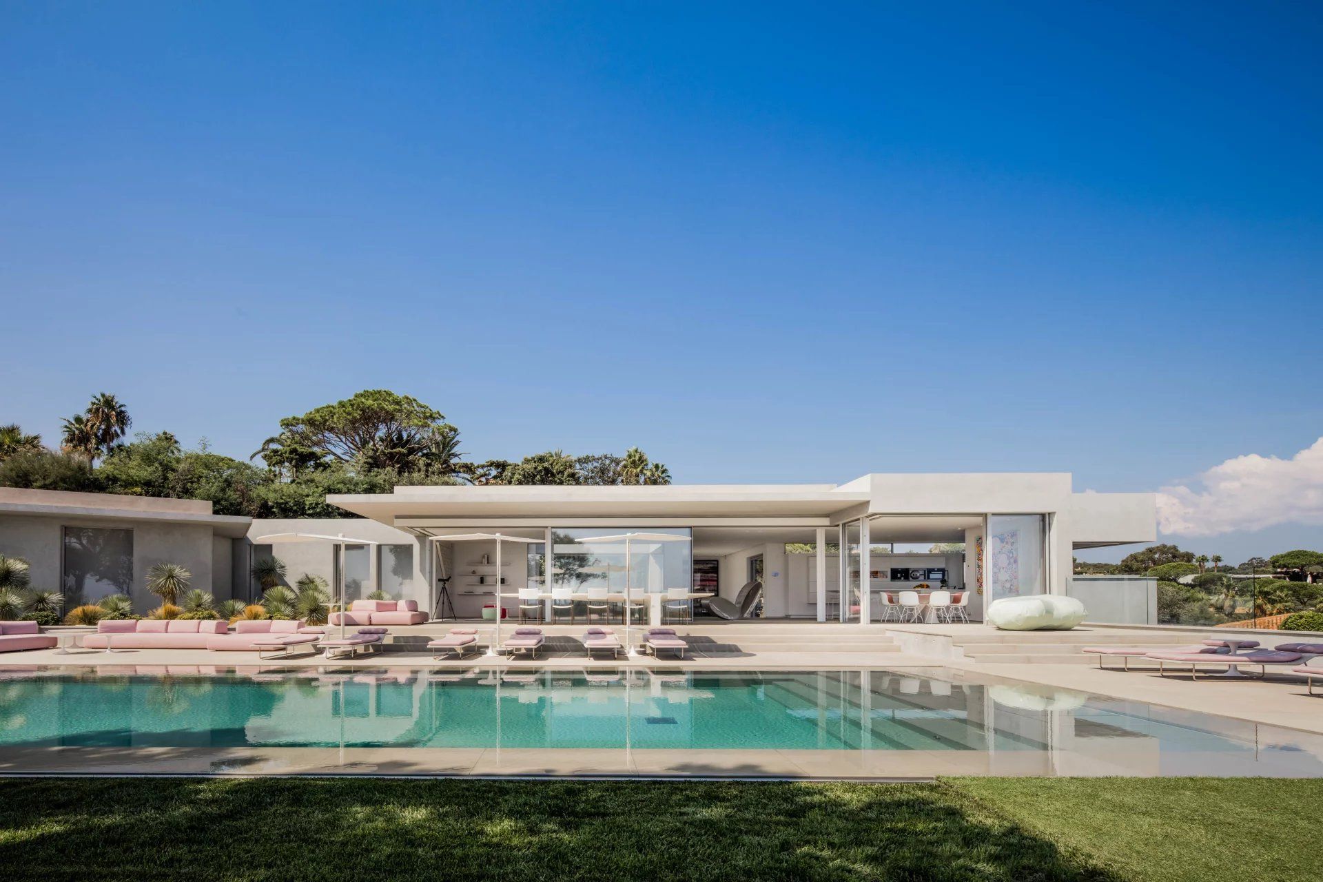 villa 8 Rooms for seasonal rent on Ramatuelle (83350)