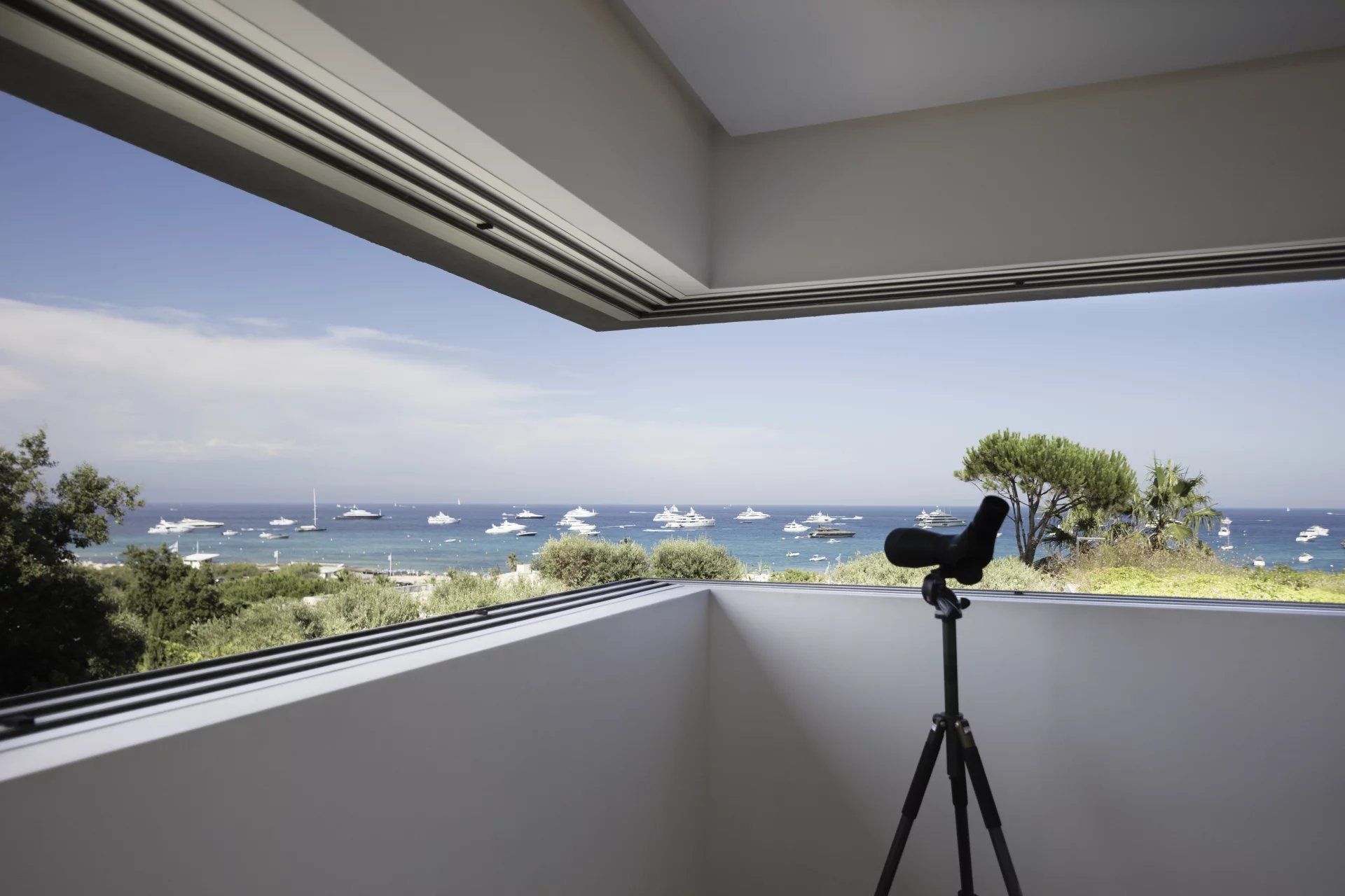 villa 8 Rooms for seasonal rent on Ramatuelle (83350)