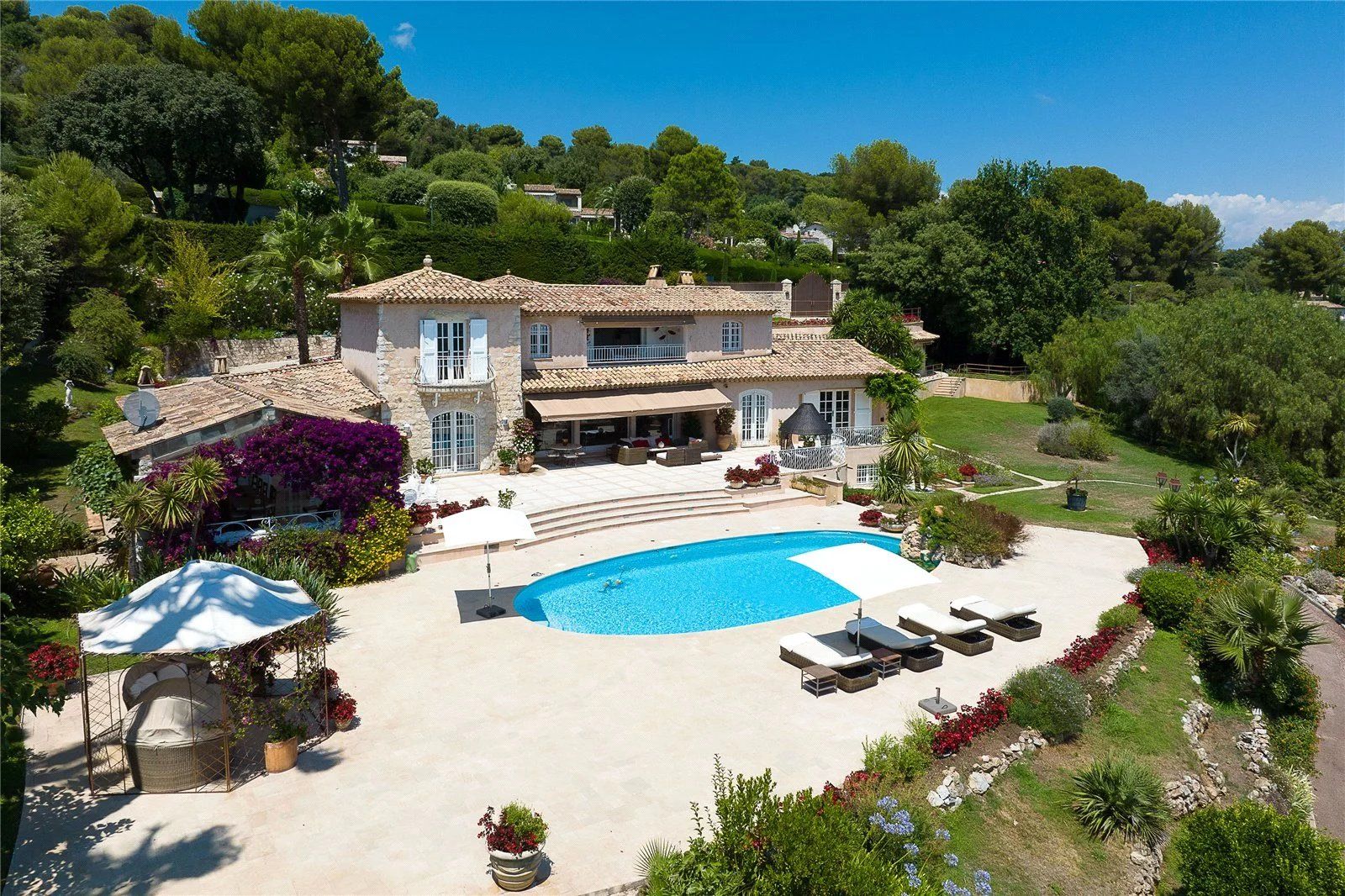 villa 14 Rooms for sale on Saint-Paul-de-Vence (06570) Sale Villa Saint-Paul-de-Vence 14 Rooms 708.64 m²
