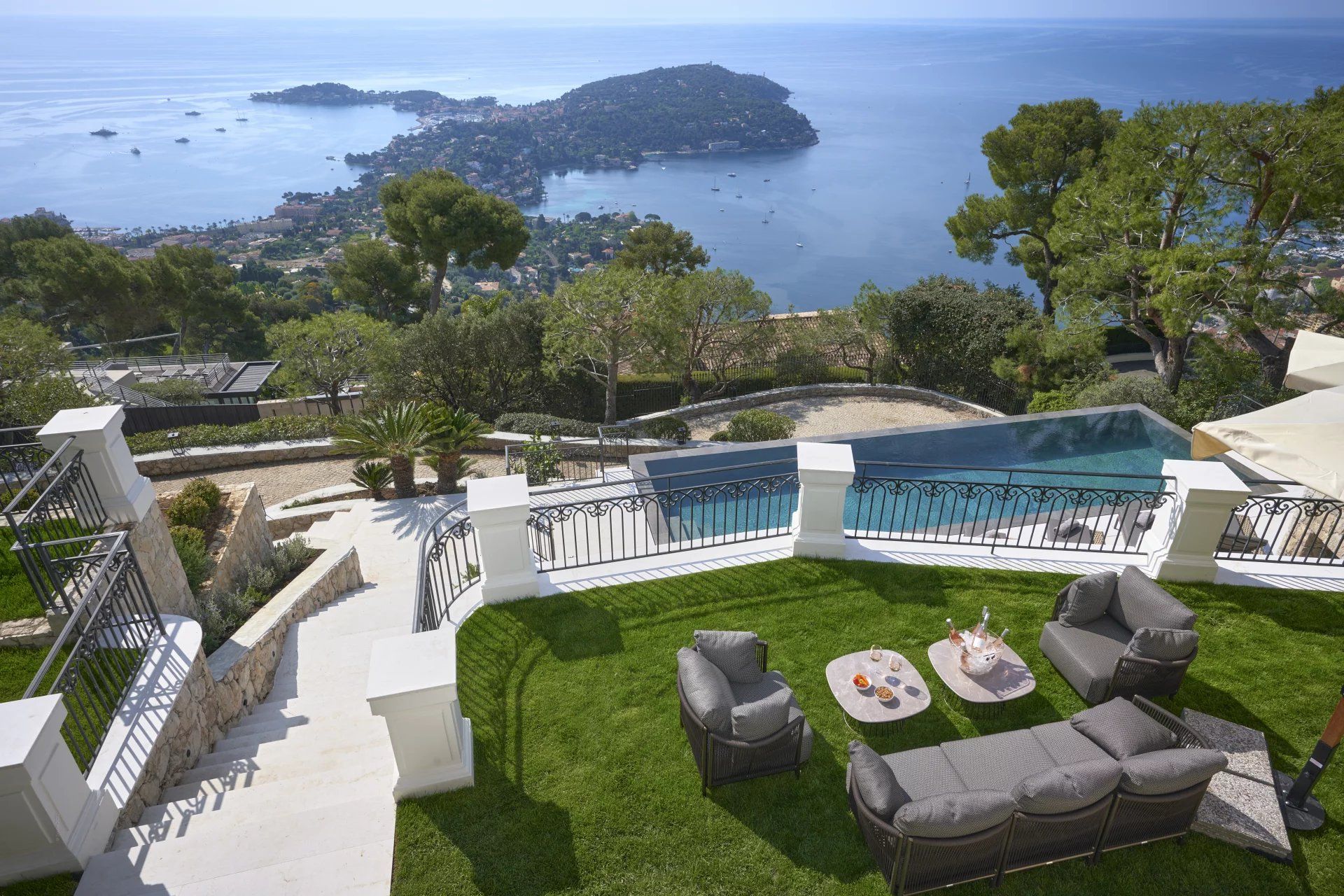 villa 7 Rooms for seasonal rent on Villefranche-sur-Mer (06230)