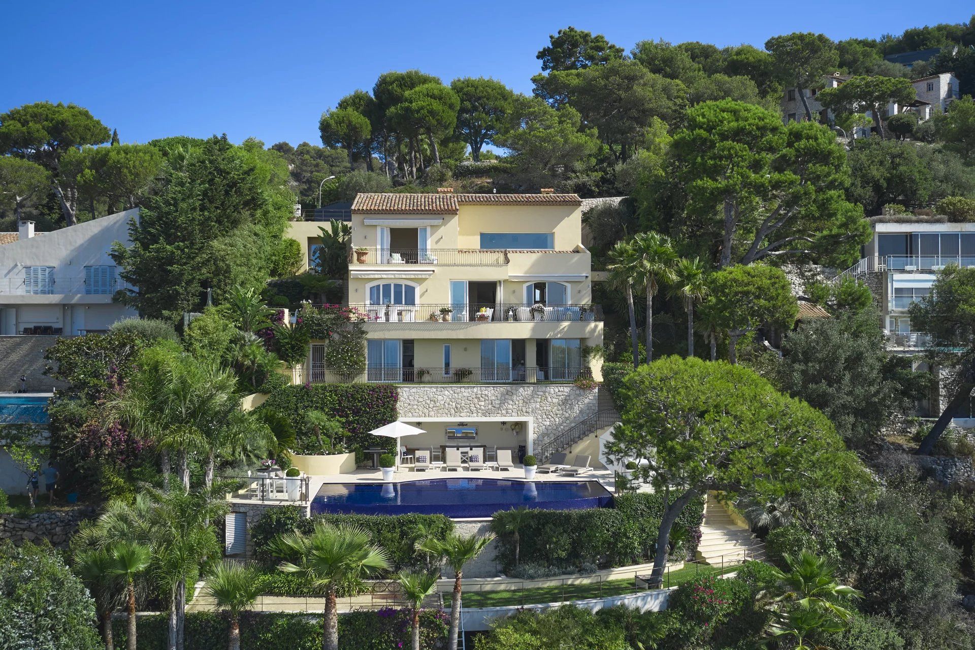 villa 7 Pièces en location saisonnière sur Villefranche-sur-Mer (06230) Location saisonnière Villa Villefranche-sur-Mer 7 Pièces 300 m²