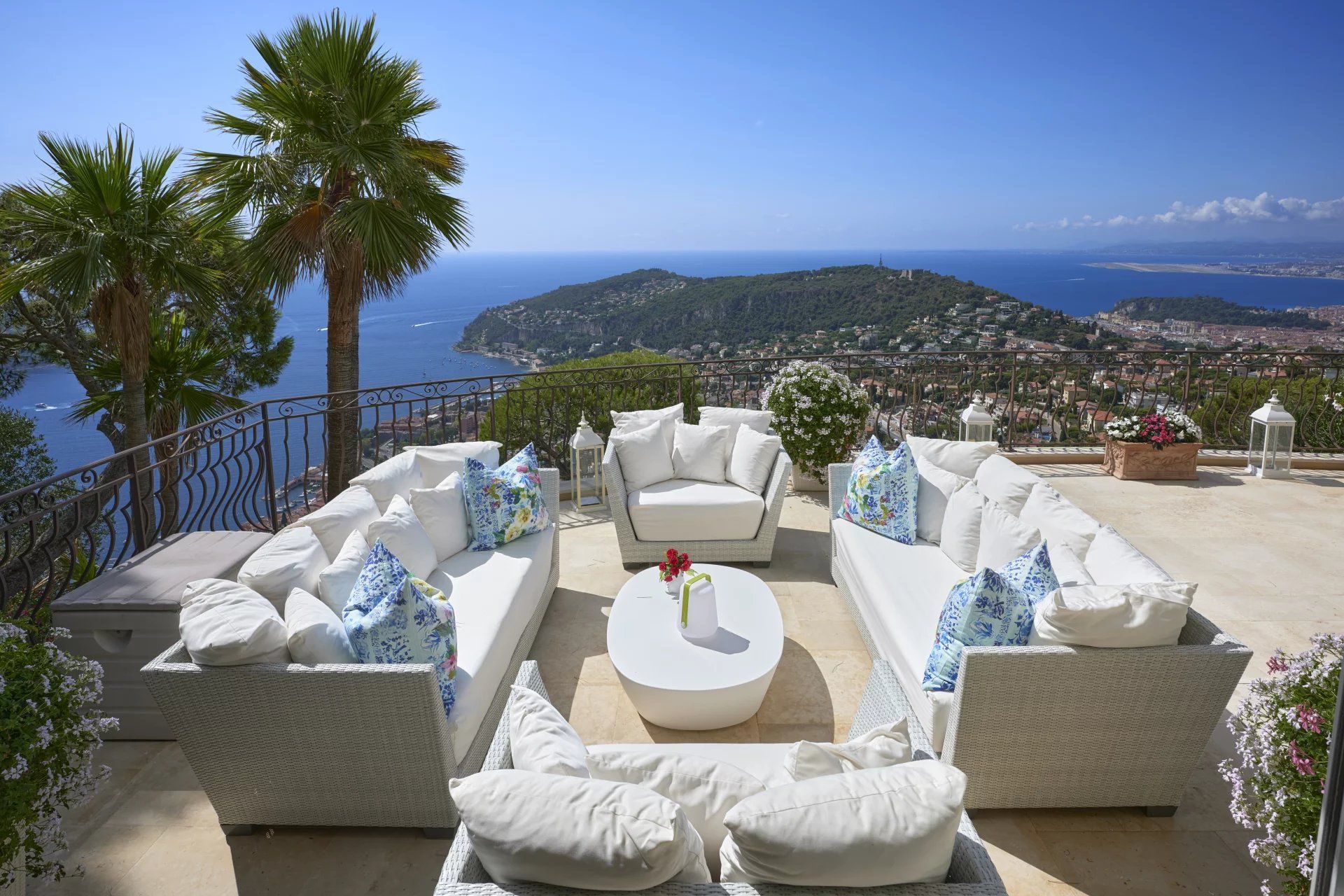 villa 7 Pièces en location saisonnière sur Villefranche-sur-Mer (06230) Location saisonnière Villa Villefranche-sur-Mer 7 Pièces 300 m²