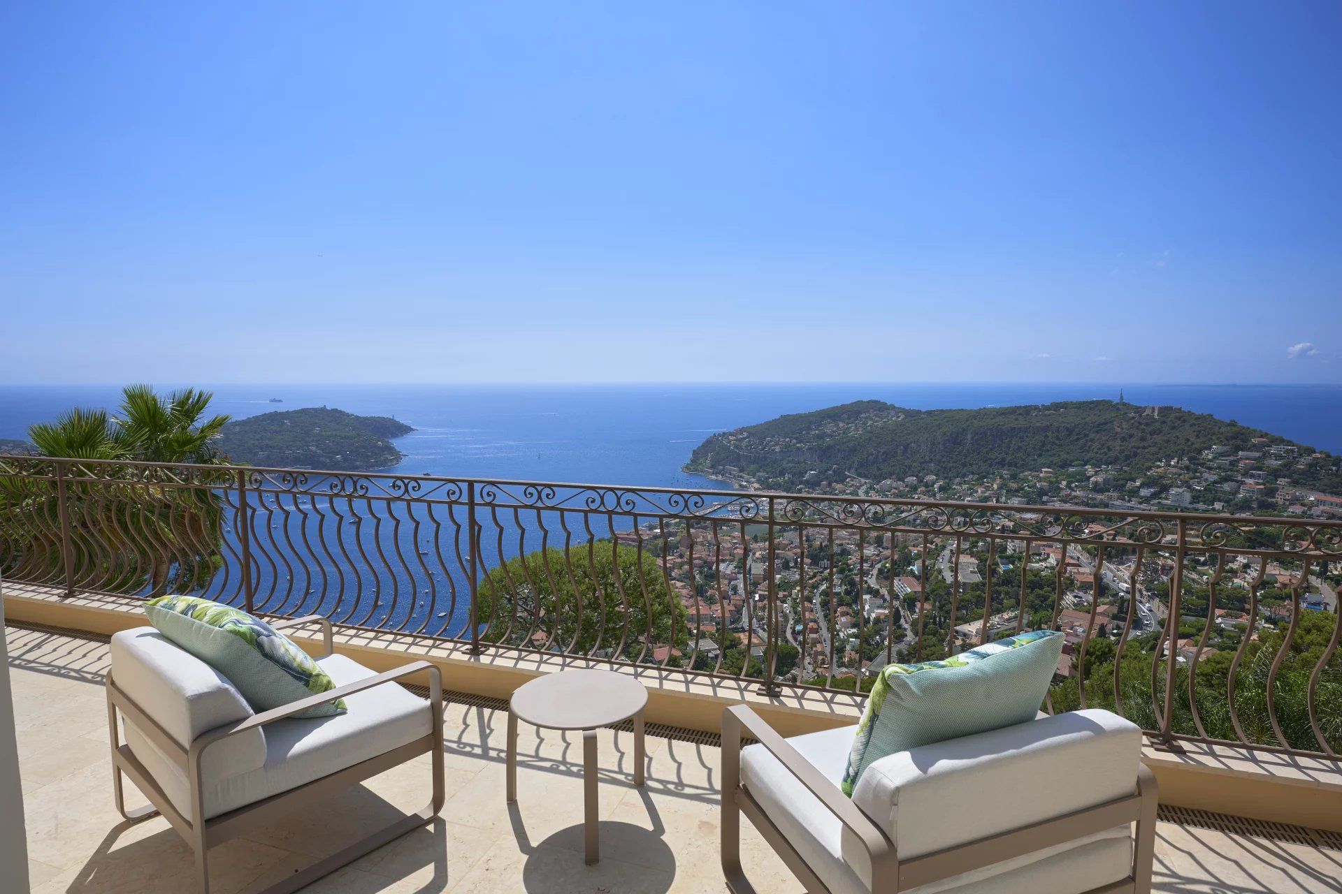 villa 7 Pièces en location saisonnière sur Villefranche-sur-Mer (06230) Location saisonnière Villa Villefranche-sur-Mer 7 Pièces 300 m²