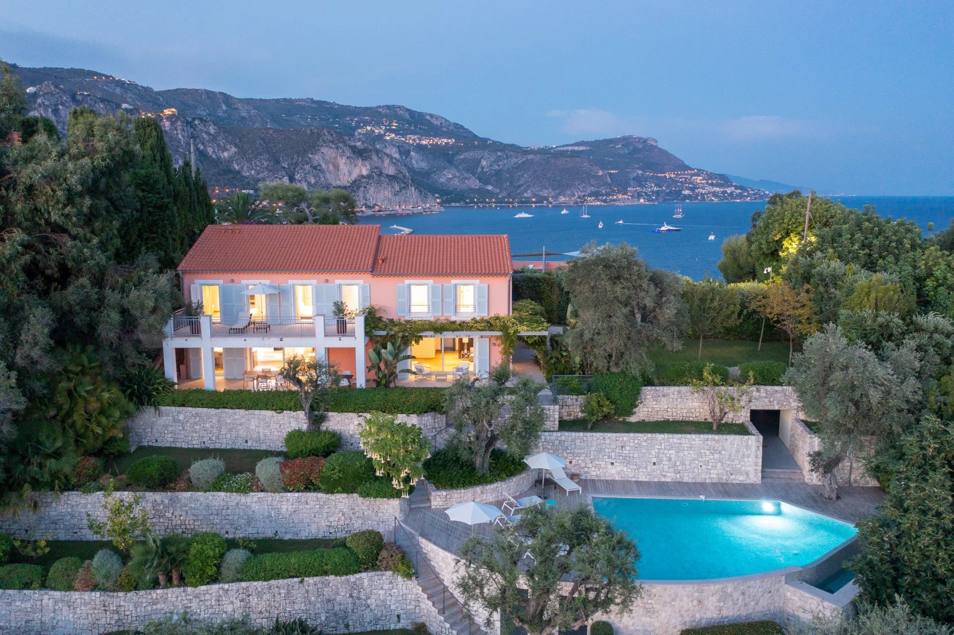 villa 9 Pièces en location saisonnière sur Saint-Jean-Cap-Ferrat (06230)