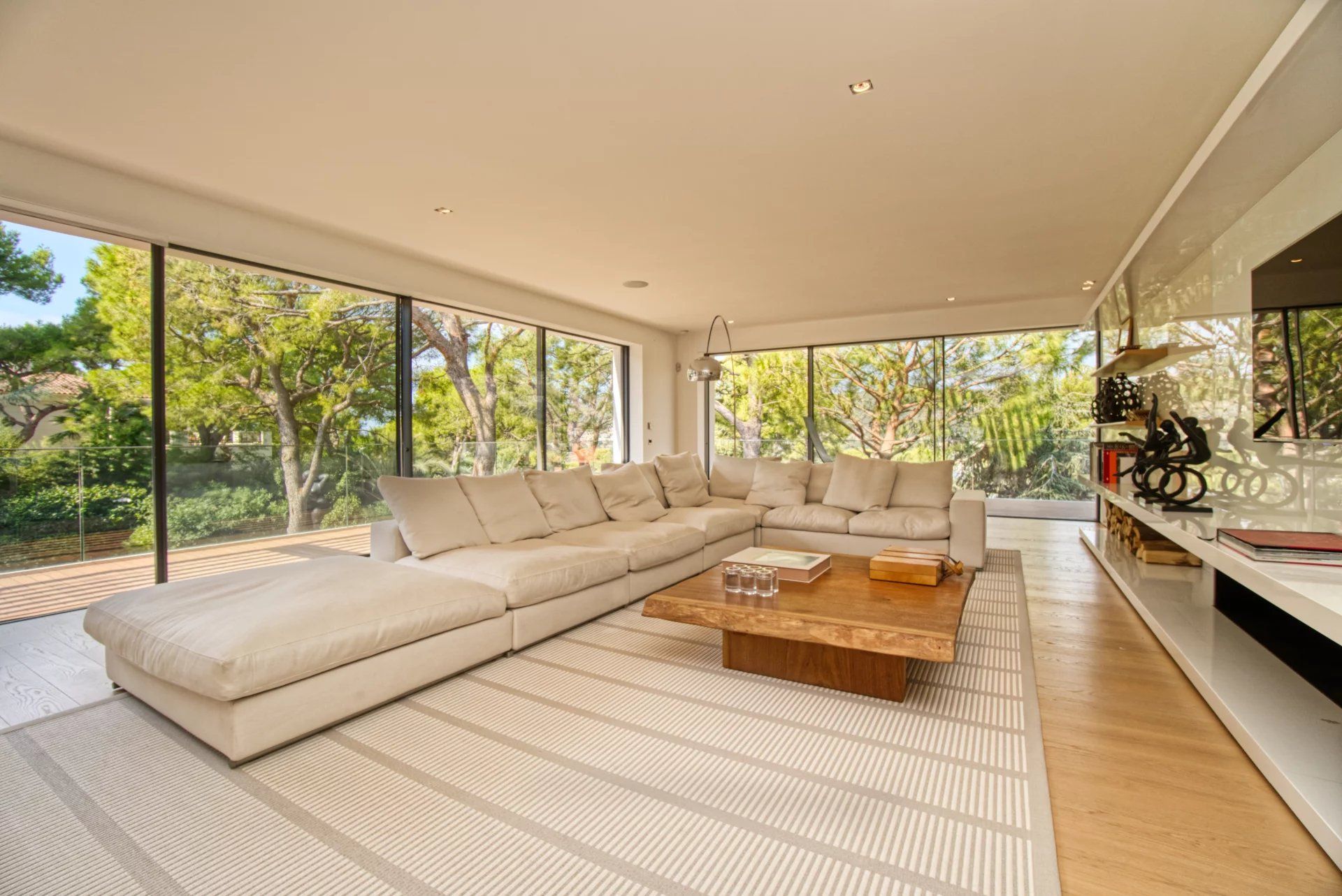 villa 7 Pièces en location saisonnière sur Saint-Jean-Cap-Ferrat (06230) Location saisonnière Villa Saint-Jean-Cap-Ferrat 7 Pièces 450 m²