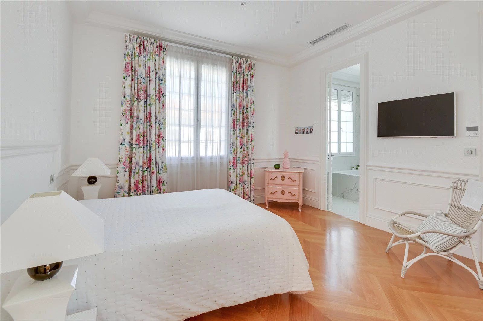 apartment 4 Rooms for seasonal rent on Antibes (06600)