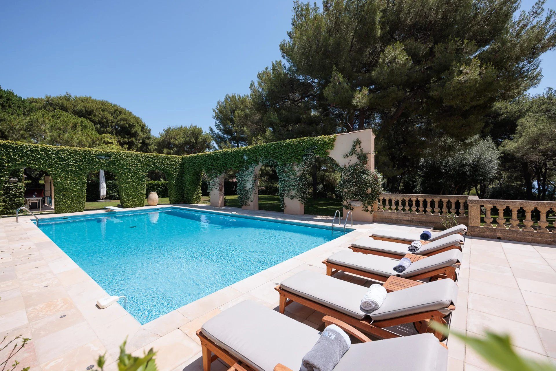 Location saisonnière Villa Saint-Jean-Cap-Ferrat 20 Pièces 800 m²