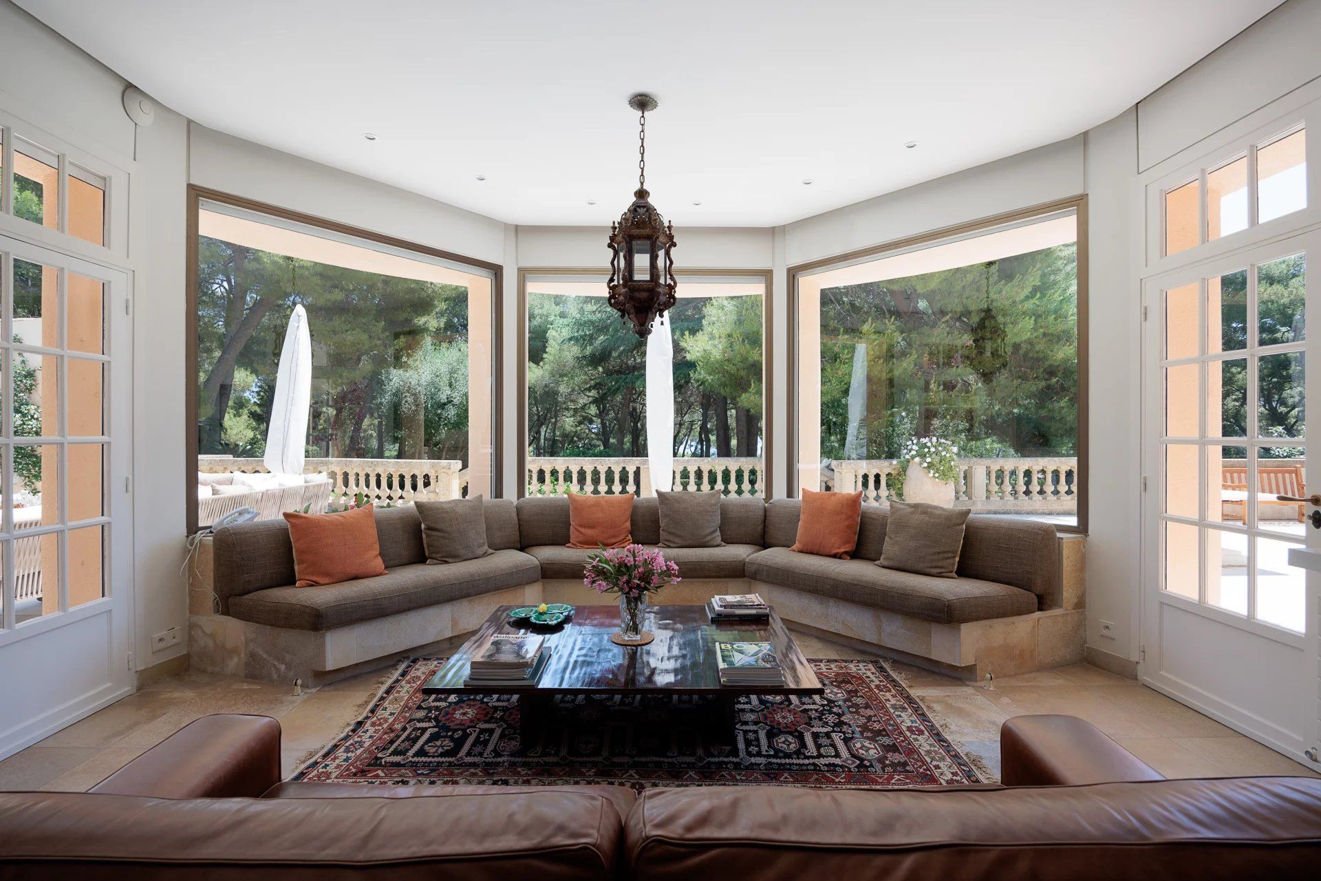 villa 20 Pièces en location saisonnière sur Saint-Jean-Cap-Ferrat (06230) Location saisonnière Villa Saint-Jean-Cap-Ferrat 20 Pièces 800 m²