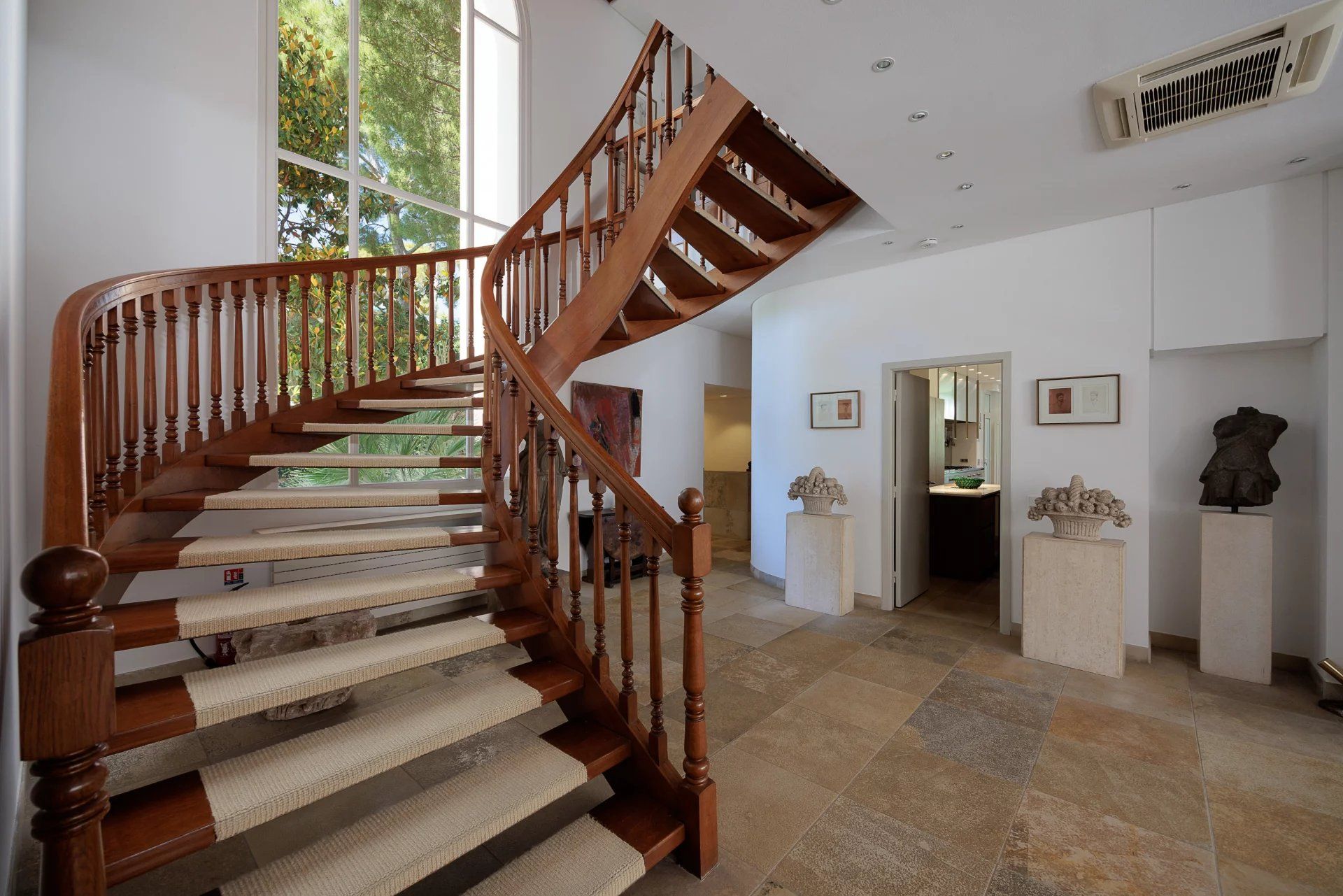 villa 20 Pièces en location saisonnière sur Saint-Jean-Cap-Ferrat (06230) Location saisonnière Villa Saint-Jean-Cap-Ferrat 20 Pièces 800 m²