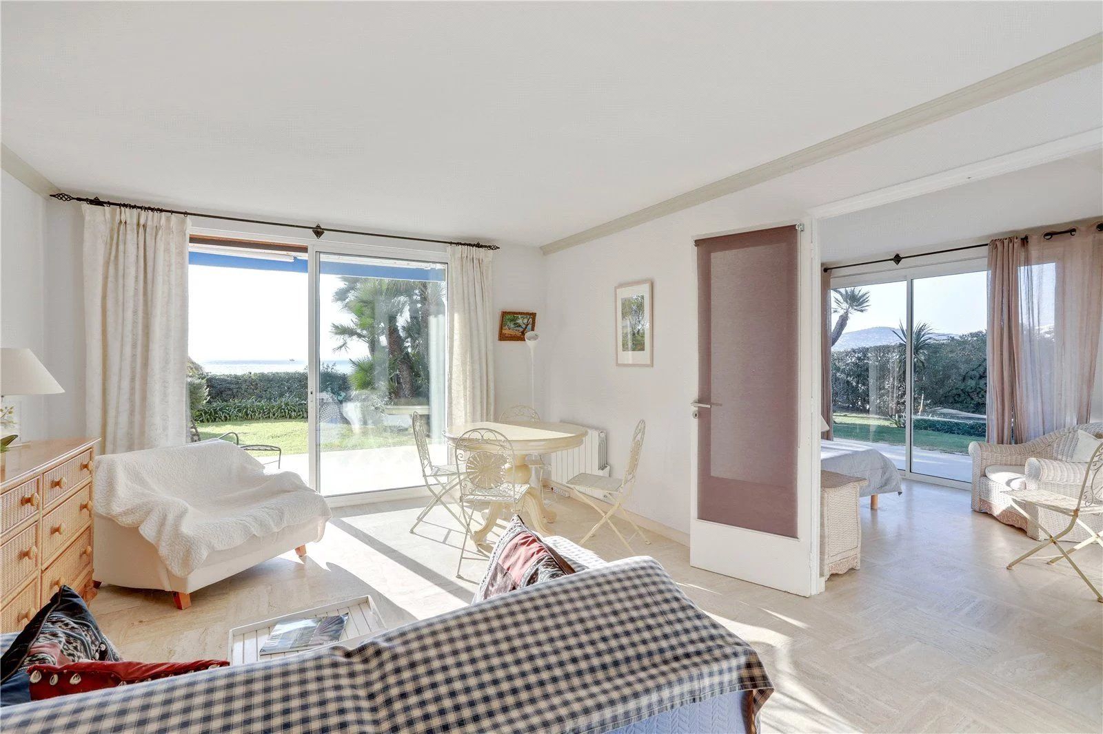 apartment 3 Rooms for seasonal rent on Antibes (06160)