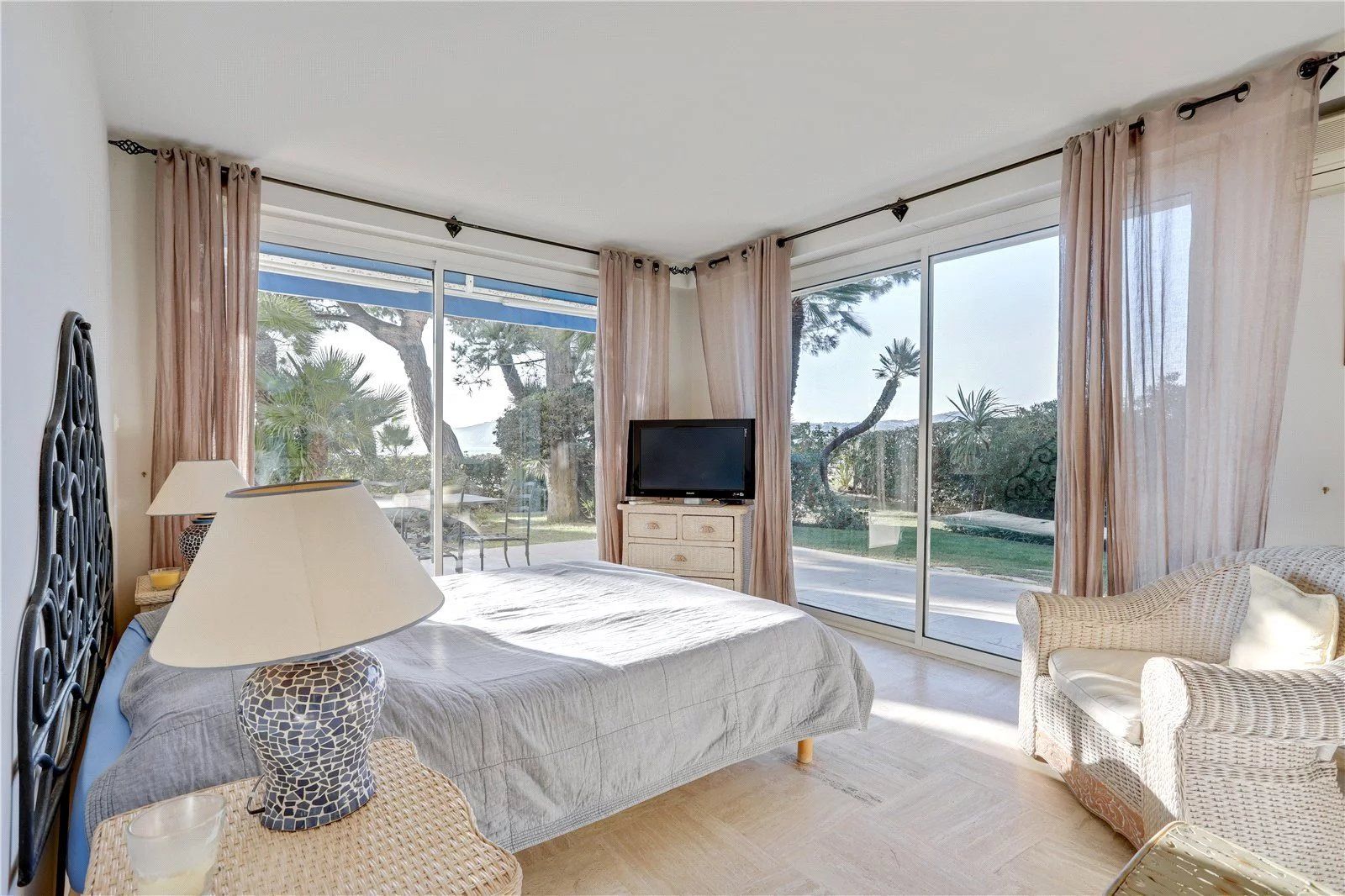 apartment 3 Rooms for seasonal rent on Antibes (06160)