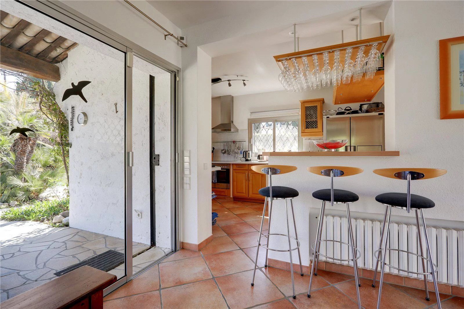 villa 7 Rooms for seasonal rent on Antibes (06160)